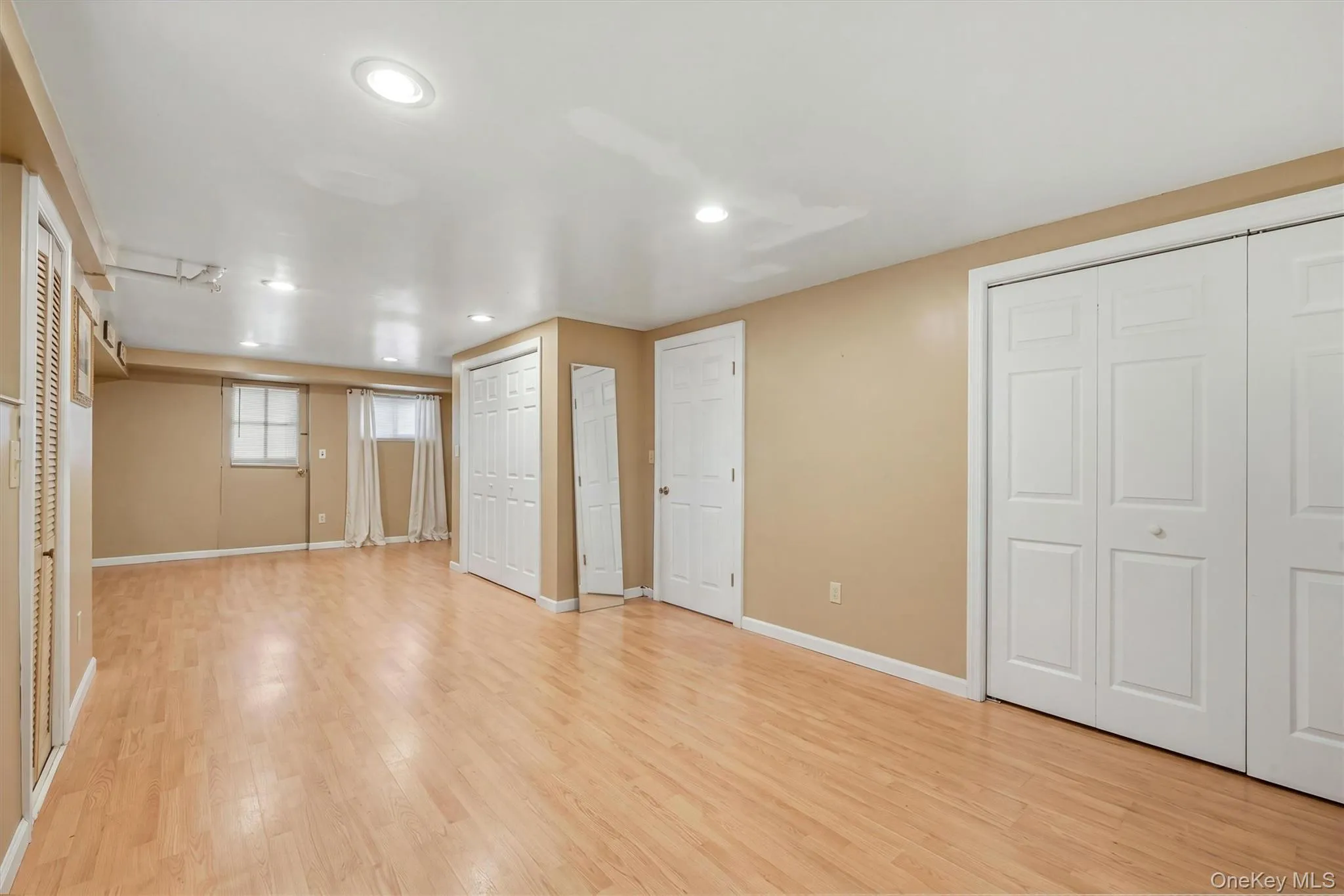 3rd Bedroom - Large basement bedroom 3rd Bedroom - Large basement bedroom