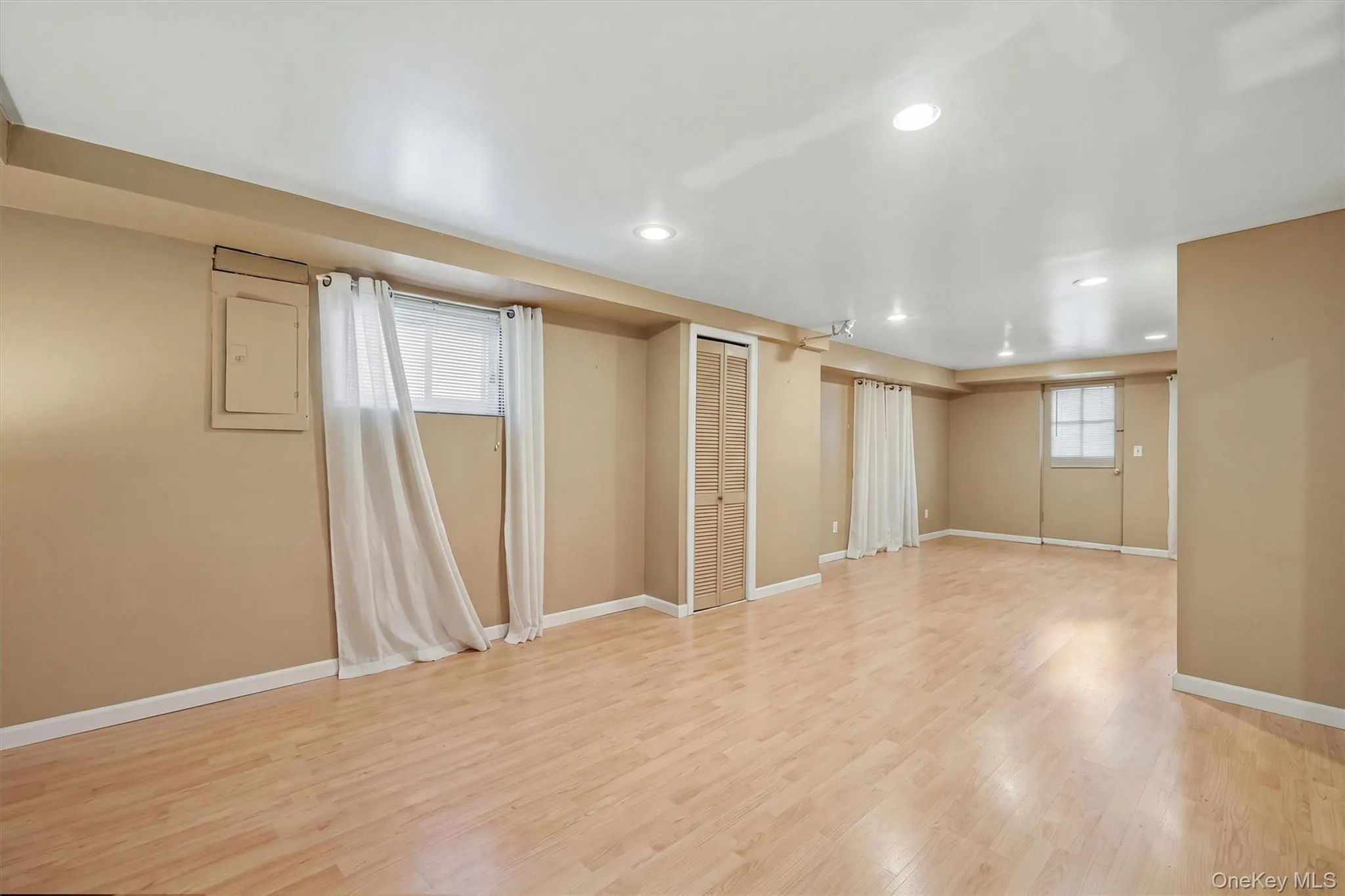 3rd Bedroom - Large basement bedroom 3rd Bedroom - Large basement bedroom