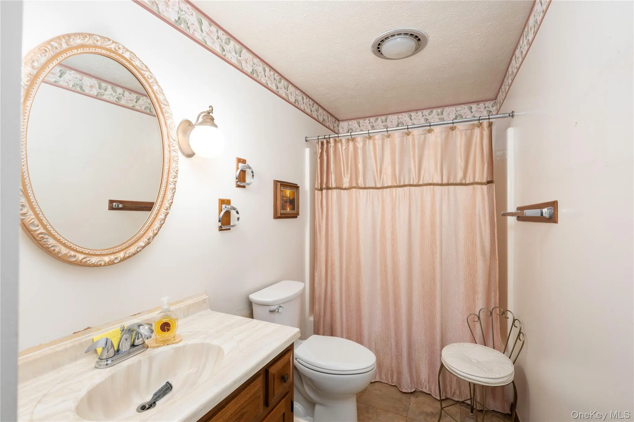 Full bathroom Full bathroom