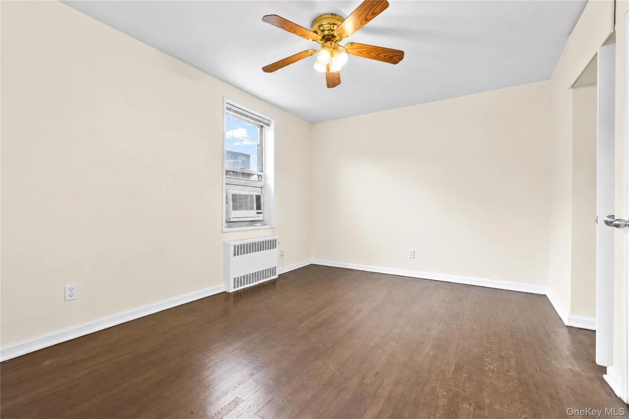 27-10 Parsons Boulevard, New York, NY, 1 Bedroom Bedrooms, 4 Rooms Rooms,1 BathroomBathrooms,Residential,For Rent,Parsons,0,1051511 27-10 Parsons Boulevard, New York, NY, 1 Bedroom Bedrooms, 4 Rooms Rooms,1 BathroomBathrooms,Residential,For Rent,Parsons,0,1051511