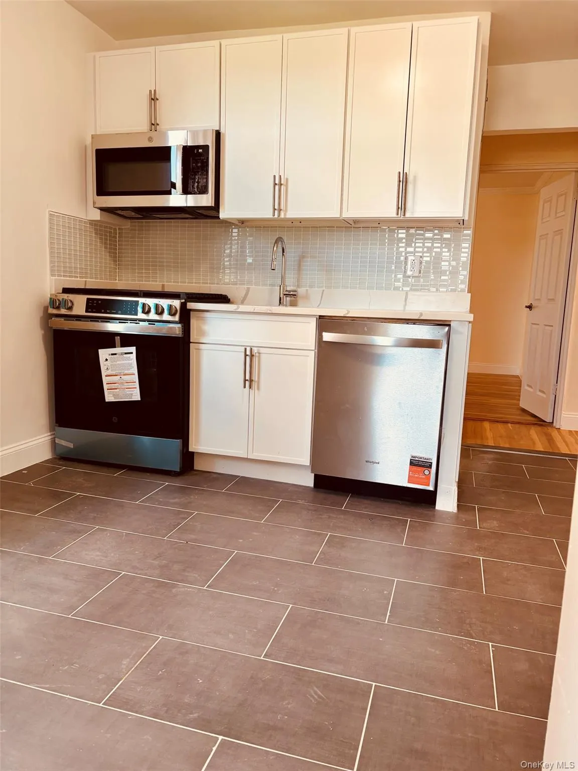 1300 Midland Avenue, Yonkers, NY, 2 Bedrooms Bedrooms, 4 Rooms Rooms,1 BathroomBathrooms,Residential,For Rent,Midland,0,1051512 1300 Midland Avenue, Yonkers, NY, 2 Bedrooms Bedrooms, 4 Rooms Rooms,1 BathroomBathrooms,Residential,For Rent,Midland,0,1051512