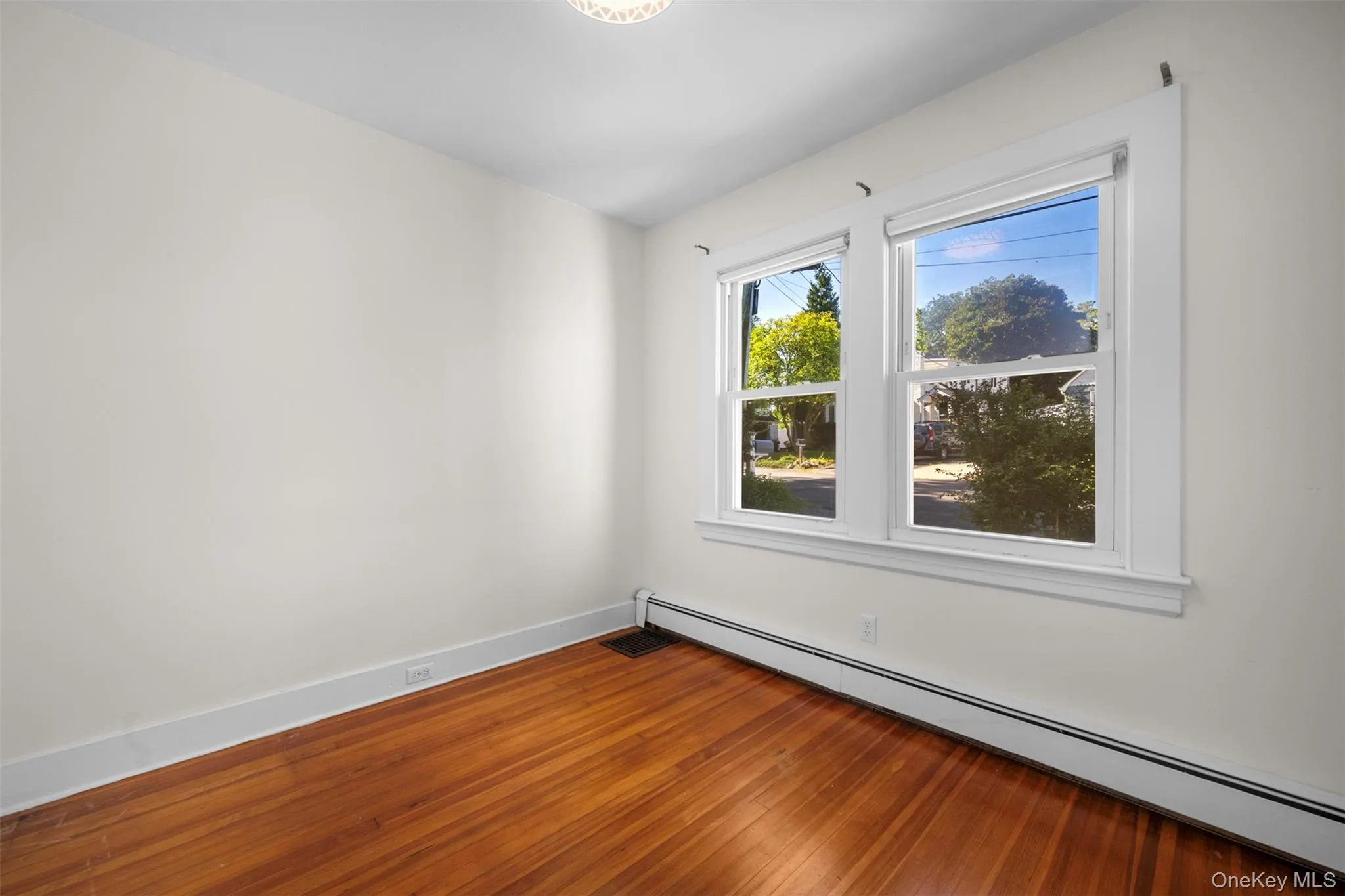 171 Taft Crescent, Huntington, NY, 1 Bedroom Bedrooms, 5 Room Rooms,1 BathroomBathrooms,Residential Lease,For Rent,Taft,0,1051524 171 Taft Crescent, Huntington, NY, 1 Bedroom Bedrooms, 5 Room Rooms,1 BathroomBathrooms,Residential Lease,For Rent,Taft,0,1051524