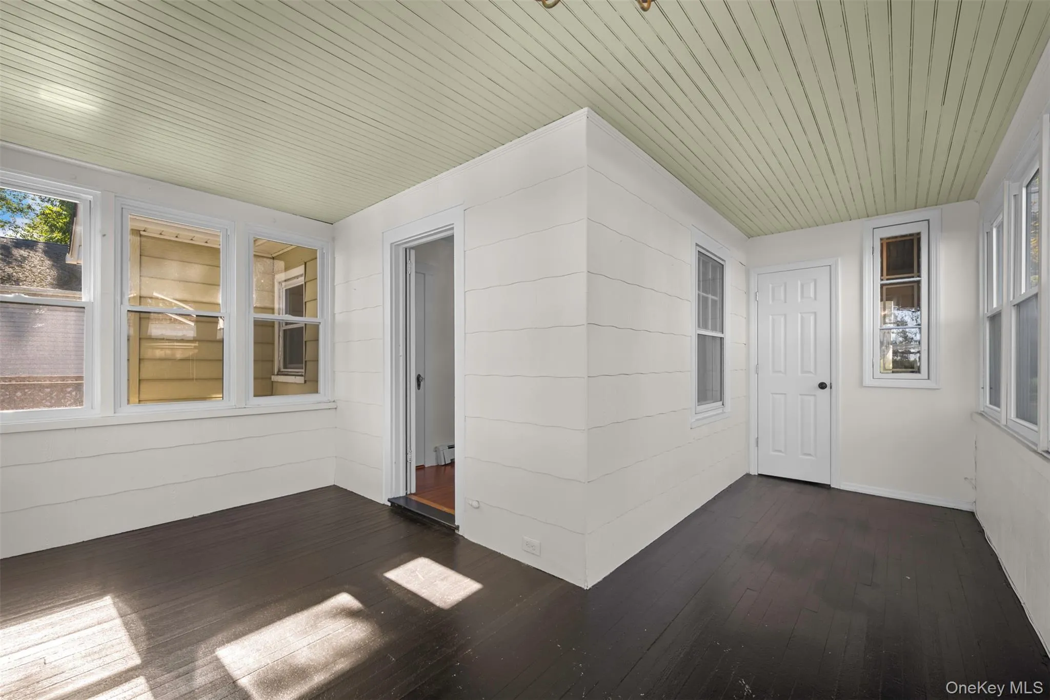 171 Taft Crescent, Huntington, NY, 1 Bedroom Bedrooms, 5 Room Rooms,1 BathroomBathrooms,Residential Lease,For Rent,Taft,0,1051524 171 Taft Crescent, Huntington, NY, 1 Bedroom Bedrooms, 5 Room Rooms,1 BathroomBathrooms,Residential Lease,For Rent,Taft,0,1051524