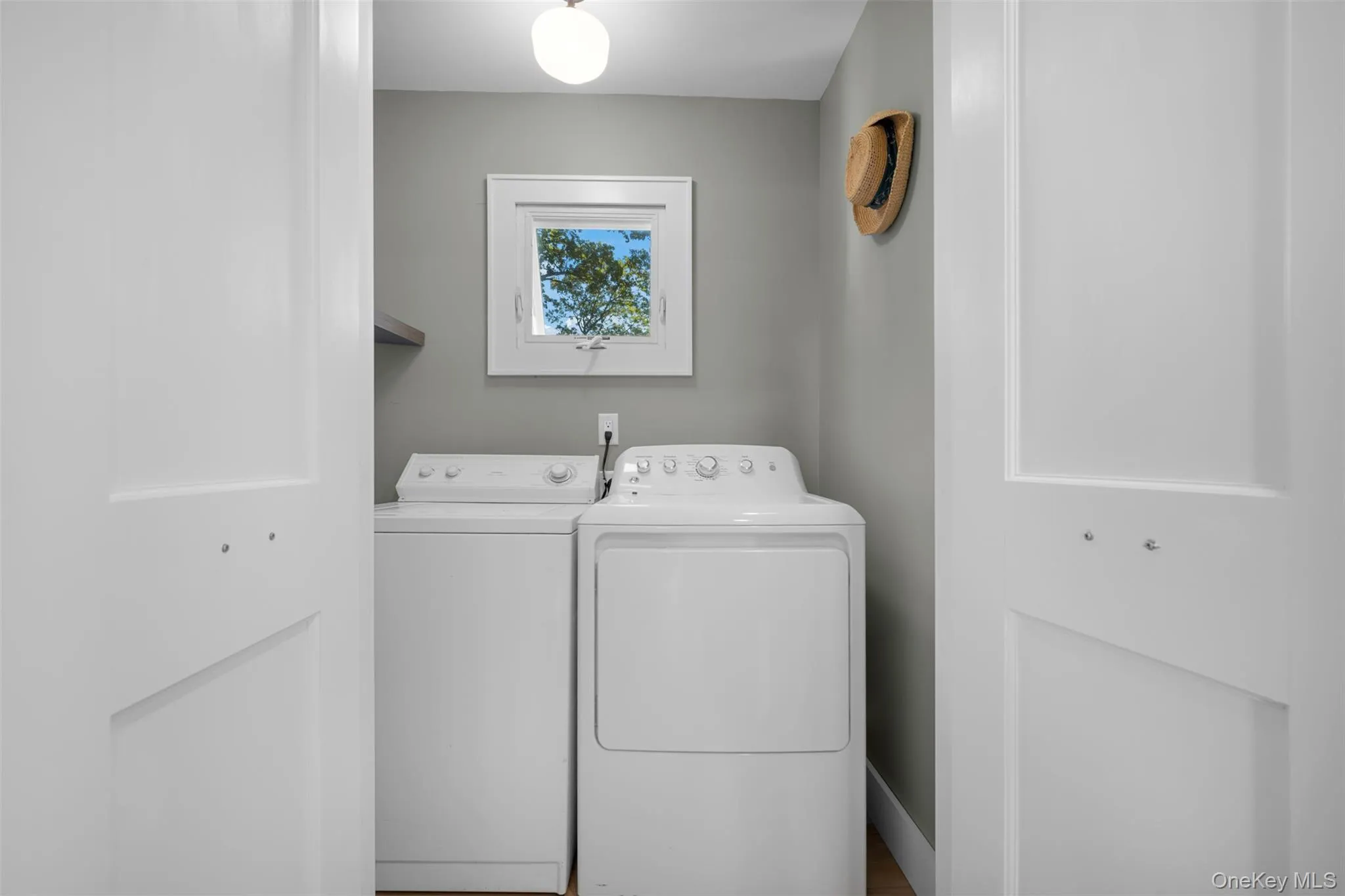 171 Taft Crescent, Huntington, NY, 1 Bedroom Bedrooms, 5 Room Rooms,1 BathroomBathrooms,Residential Lease,For Rent,Taft,0,1051524 171 Taft Crescent, Huntington, NY, 1 Bedroom Bedrooms, 5 Room Rooms,1 BathroomBathrooms,Residential Lease,For Rent,Taft,0,1051524