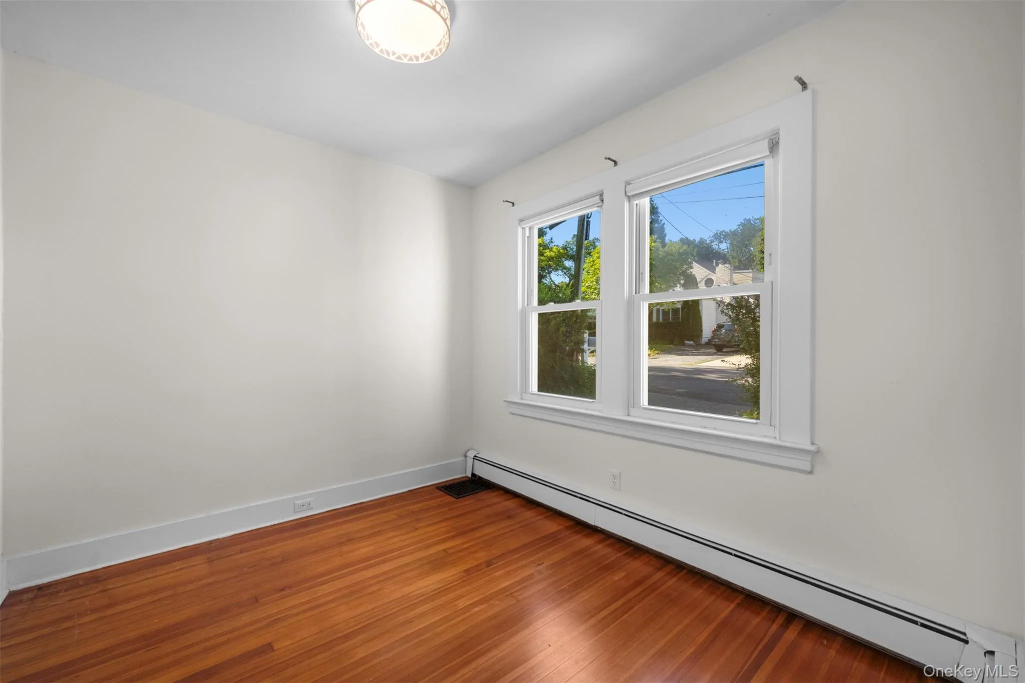 171 Taft Crescent, Huntington, NY, 1 Bedroom Bedrooms, 5 Room Rooms,1 BathroomBathrooms,Residential Lease,For Rent,Taft,0,1051524 171 Taft Crescent, Huntington, NY, 1 Bedroom Bedrooms, 5 Room Rooms,1 BathroomBathrooms,Residential Lease,For Rent,Taft,0,1051524
