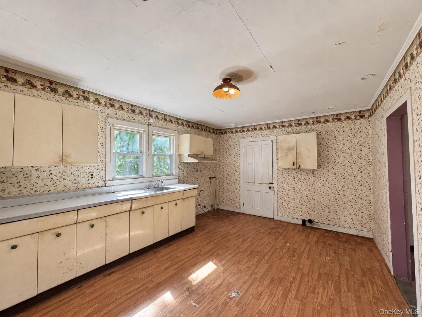 571 Main Street, Cairo, NY, 3 Bedrooms Bedrooms, 6 Rooms Rooms,1 BathroomBathrooms,Residential,For Rent,Main,0,1051545 571 Main Street, Cairo, NY, 3 Bedrooms Bedrooms, 6 Rooms Rooms,1 BathroomBathrooms,Residential,For Rent,Main,0,1051545
