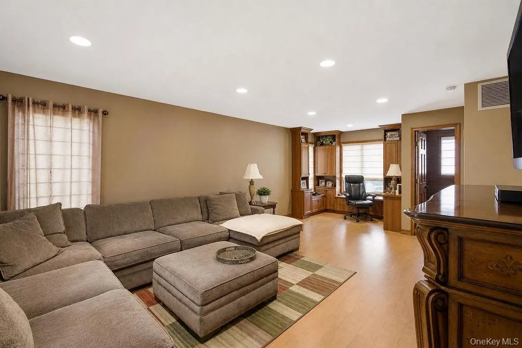 158-31 86th Street, New York, NY, 3 Bedrooms Bedrooms, 10 Rooms Rooms,2 BathroomsBathrooms,Residential,For Rent,86th,0,1051557 158-31 86th Street, New York, NY, 3 Bedrooms Bedrooms, 10 Rooms Rooms,2 BathroomsBathrooms,Residential,For Rent,86th,0,1051557