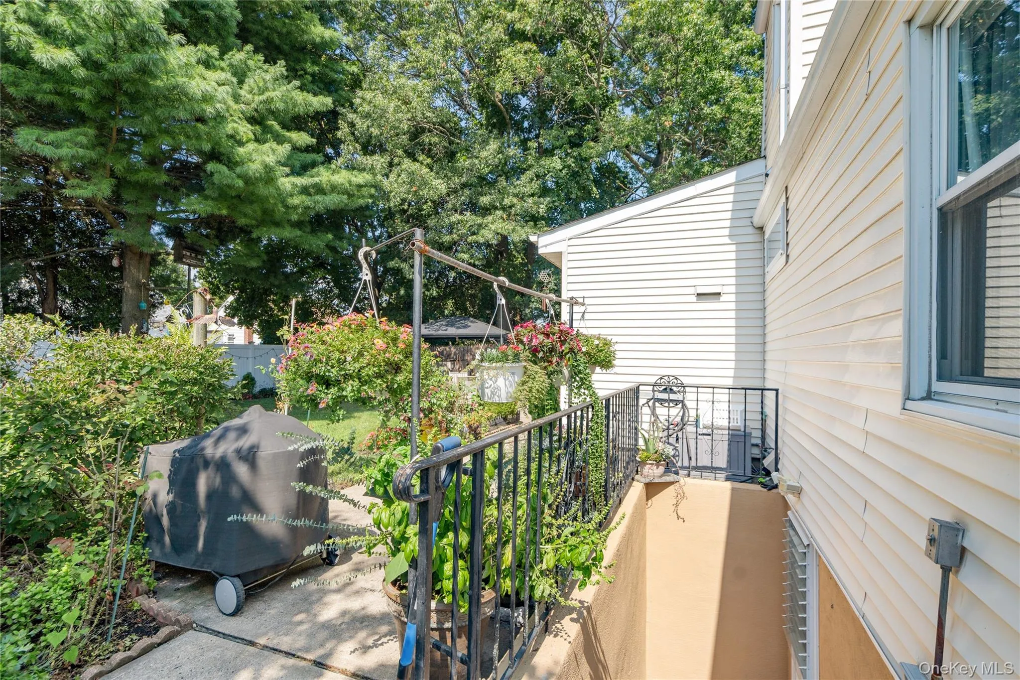 14 Mayfair Lane, Oyster Bay, NY, 4 Bedrooms Bedrooms, 7 Rooms Rooms,2 BathroomsBathrooms,Residential,For Rent,Mayfair,0,1051563 14 Mayfair Lane, Oyster Bay, NY, 4 Bedrooms Bedrooms, 7 Rooms Rooms,2 BathroomsBathrooms,Residential,For Rent,Mayfair,0,1051563