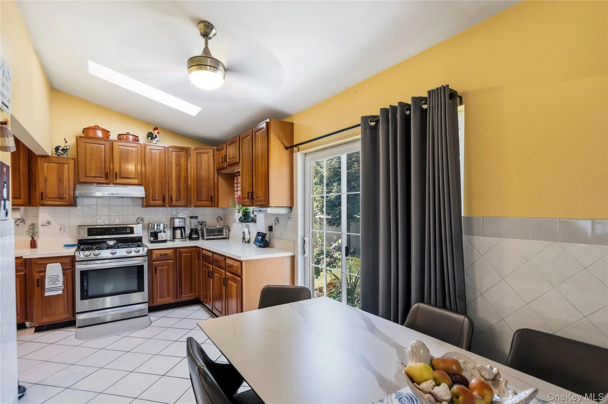 14 Mayfair Lane, Oyster Bay, NY, 4 Bedrooms Bedrooms, 7 Rooms Rooms,2 BathroomsBathrooms,Residential,For Rent,Mayfair,0,1051563 14 Mayfair Lane, Oyster Bay, NY, 4 Bedrooms Bedrooms, 7 Rooms Rooms,2 BathroomsBathrooms,Residential,For Rent,Mayfair,0,1051563