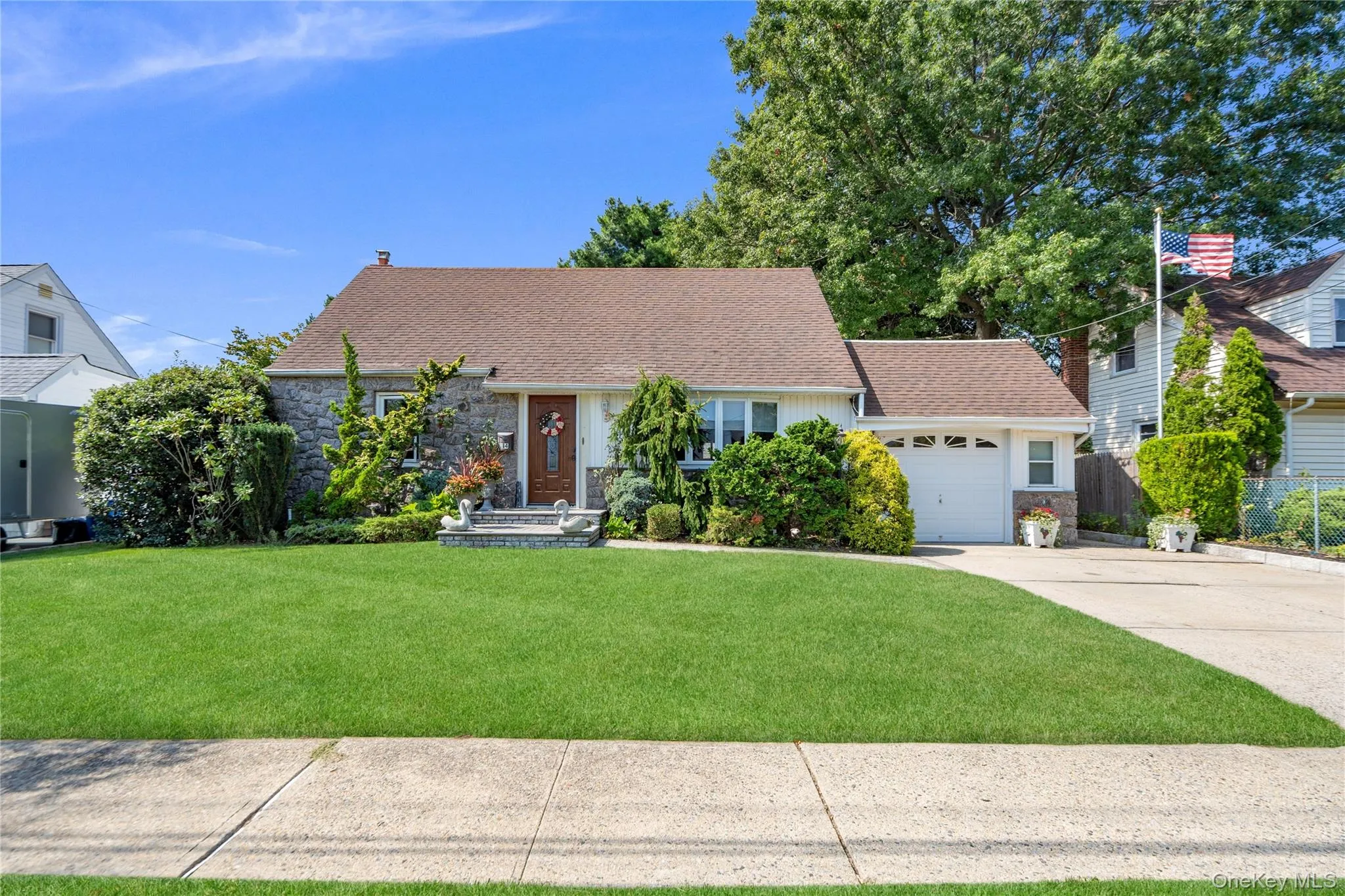 14 Mayfair Lane, Oyster Bay, NY, 4 Bedrooms Bedrooms, 7 Rooms Rooms,2 BathroomsBathrooms,Residential,For Rent,Mayfair,0,1051563 14 Mayfair Lane, Oyster Bay, NY, 4 Bedrooms Bedrooms, 7 Rooms Rooms,2 BathroomsBathrooms,Residential,For Rent,Mayfair,0,1051563