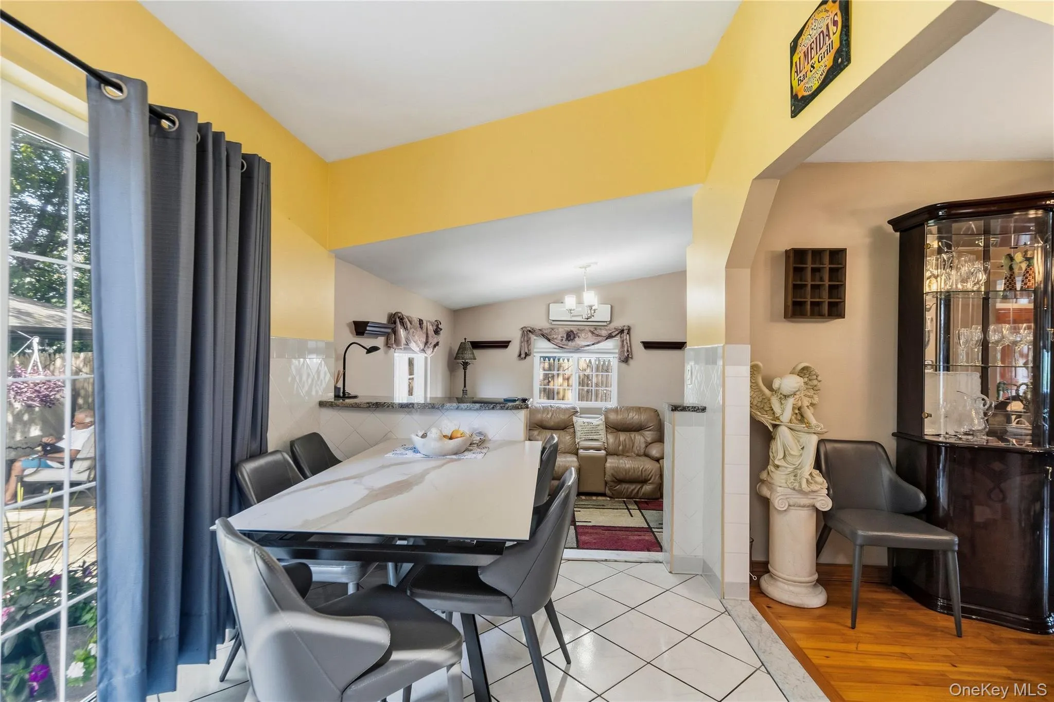 14 Mayfair Lane, Oyster Bay, NY, 4 Bedrooms Bedrooms, 7 Rooms Rooms,2 BathroomsBathrooms,Residential,For Rent,Mayfair,0,1051563 14 Mayfair Lane, Oyster Bay, NY, 4 Bedrooms Bedrooms, 7 Rooms Rooms,2 BathroomsBathrooms,Residential,For Rent,Mayfair,0,1051563