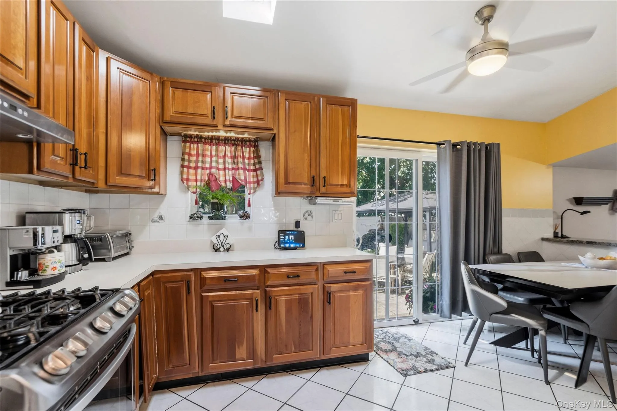 14 Mayfair Lane, Oyster Bay, NY, 4 Bedrooms Bedrooms, 7 Rooms Rooms,2 BathroomsBathrooms,Residential,For Rent,Mayfair,0,1051563 14 Mayfair Lane, Oyster Bay, NY, 4 Bedrooms Bedrooms, 7 Rooms Rooms,2 BathroomsBathrooms,Residential,For Rent,Mayfair,0,1051563