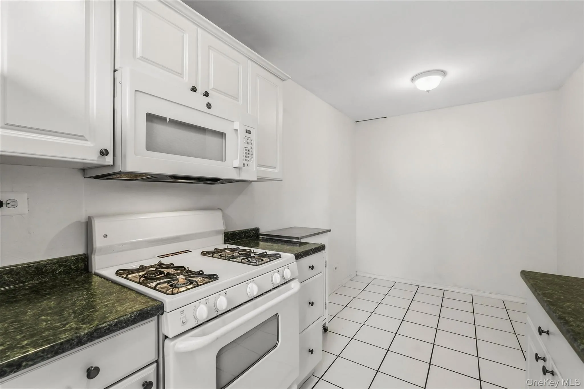 75 238TH, New York, NY, 1 Bedroom Bedrooms, 3 Rooms Rooms,1 BathroomBathrooms,Residential,For Rent,238TH,0,1051570 75 238TH, New York, NY, 1 Bedroom Bedrooms, 3 Rooms Rooms,1 BathroomBathrooms,Residential,For Rent,238TH,0,1051570