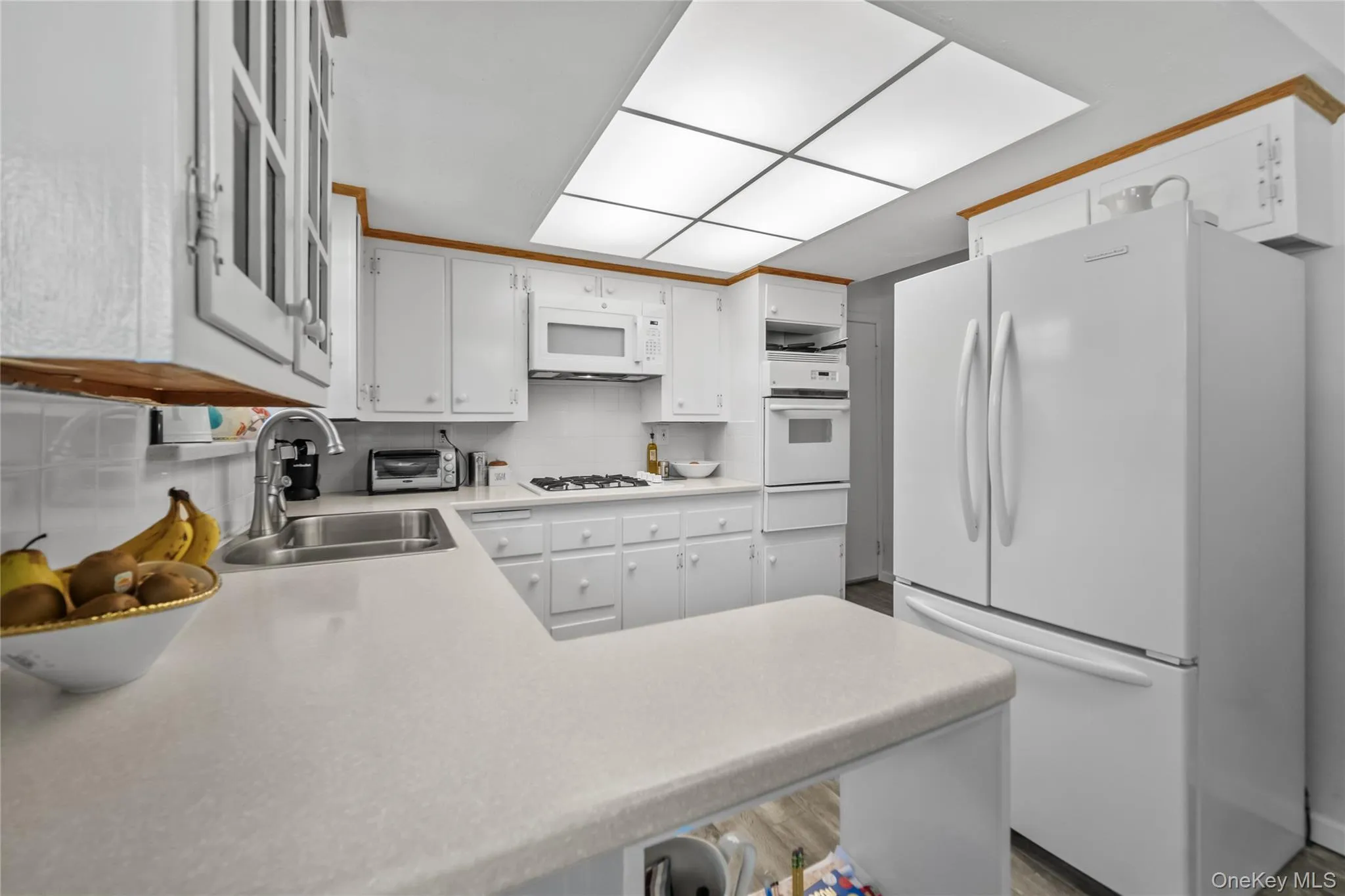 Kitchen is warm and inviting. Kitchen is warm and inviting.