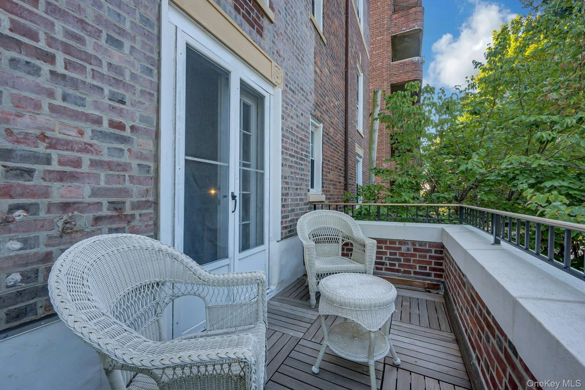 Colonial/Georgian Revival Building- only 4 units have this bonus terrace Colonial/Georgian Revival Building- only 4 units have this bonus terrace