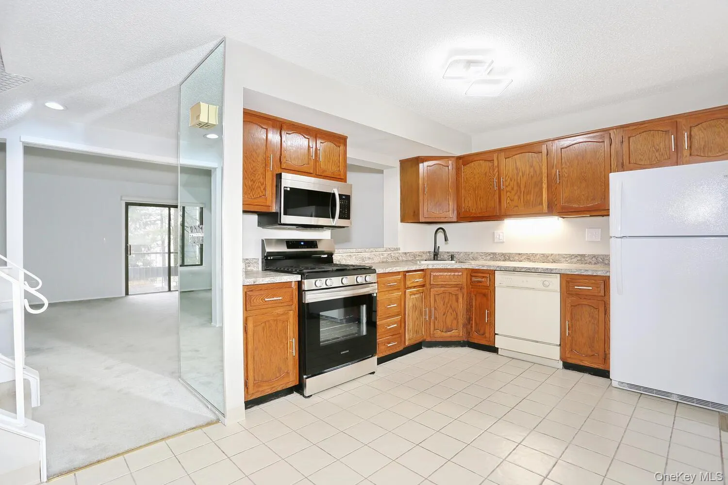 161 Treetop Circle, Clarkstown, NY, 2 Bedrooms Bedrooms, 6 Rooms Rooms,1 BathroomBathrooms,Residential Lease,For Rent,Treetop,0,1051586 161 Treetop Circle, Clarkstown, NY, 2 Bedrooms Bedrooms, 6 Rooms Rooms,1 BathroomBathrooms,Residential Lease,For Rent,Treetop,0,1051586