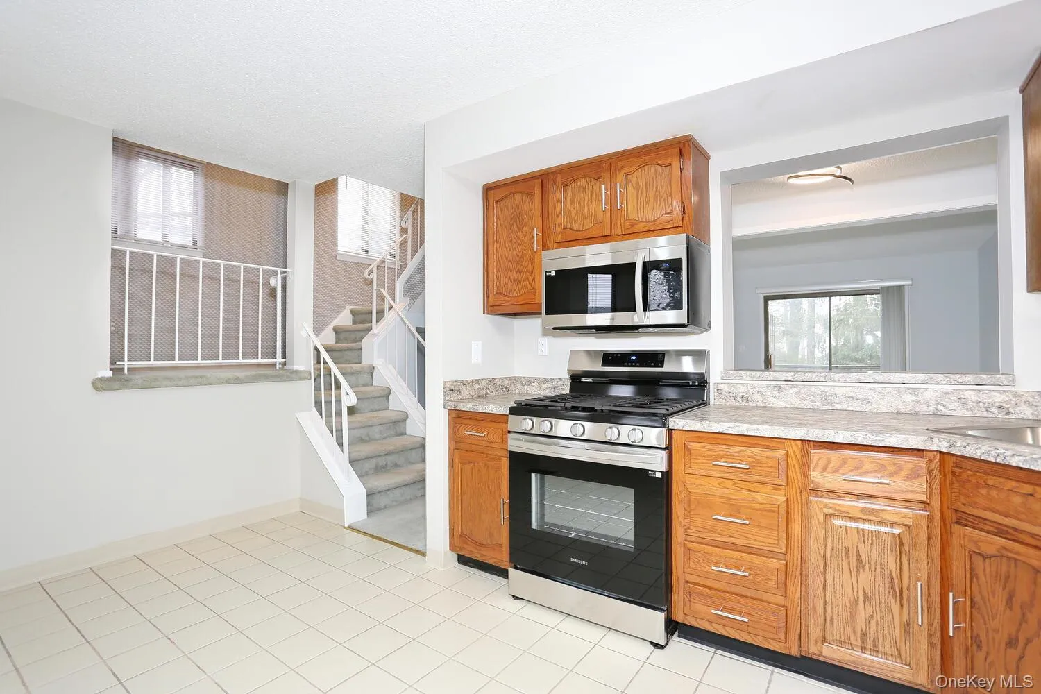 161 Treetop Circle, Clarkstown, NY, 2 Bedrooms Bedrooms, 6 Rooms Rooms,1 BathroomBathrooms,Residential Lease,For Rent,Treetop,0,1051586 161 Treetop Circle, Clarkstown, NY, 2 Bedrooms Bedrooms, 6 Rooms Rooms,1 BathroomBathrooms,Residential Lease,For Rent,Treetop,0,1051586