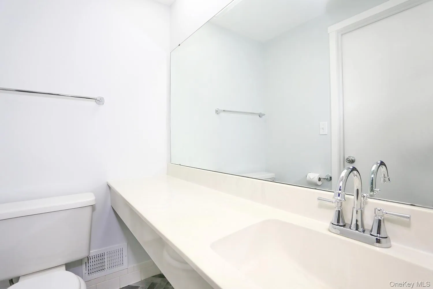 161 Treetop Circle, Clarkstown, NY, 2 Bedrooms Bedrooms, 6 Rooms Rooms,1 BathroomBathrooms,Residential Lease,For Rent,Treetop,0,1051586 161 Treetop Circle, Clarkstown, NY, 2 Bedrooms Bedrooms, 6 Rooms Rooms,1 BathroomBathrooms,Residential Lease,For Rent,Treetop,0,1051586