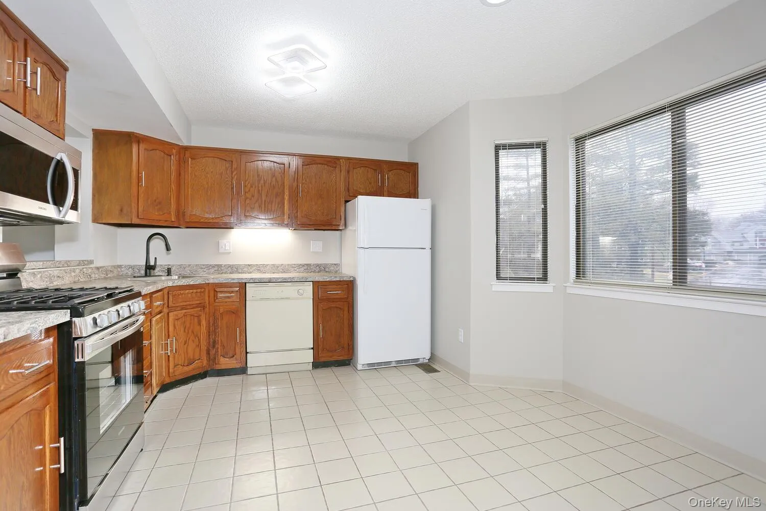 161 Treetop Circle, Clarkstown, NY, 2 Bedrooms Bedrooms, 6 Rooms Rooms,1 BathroomBathrooms,Residential Lease,For Rent,Treetop,0,1051586 161 Treetop Circle, Clarkstown, NY, 2 Bedrooms Bedrooms, 6 Rooms Rooms,1 BathroomBathrooms,Residential Lease,For Rent,Treetop,0,1051586