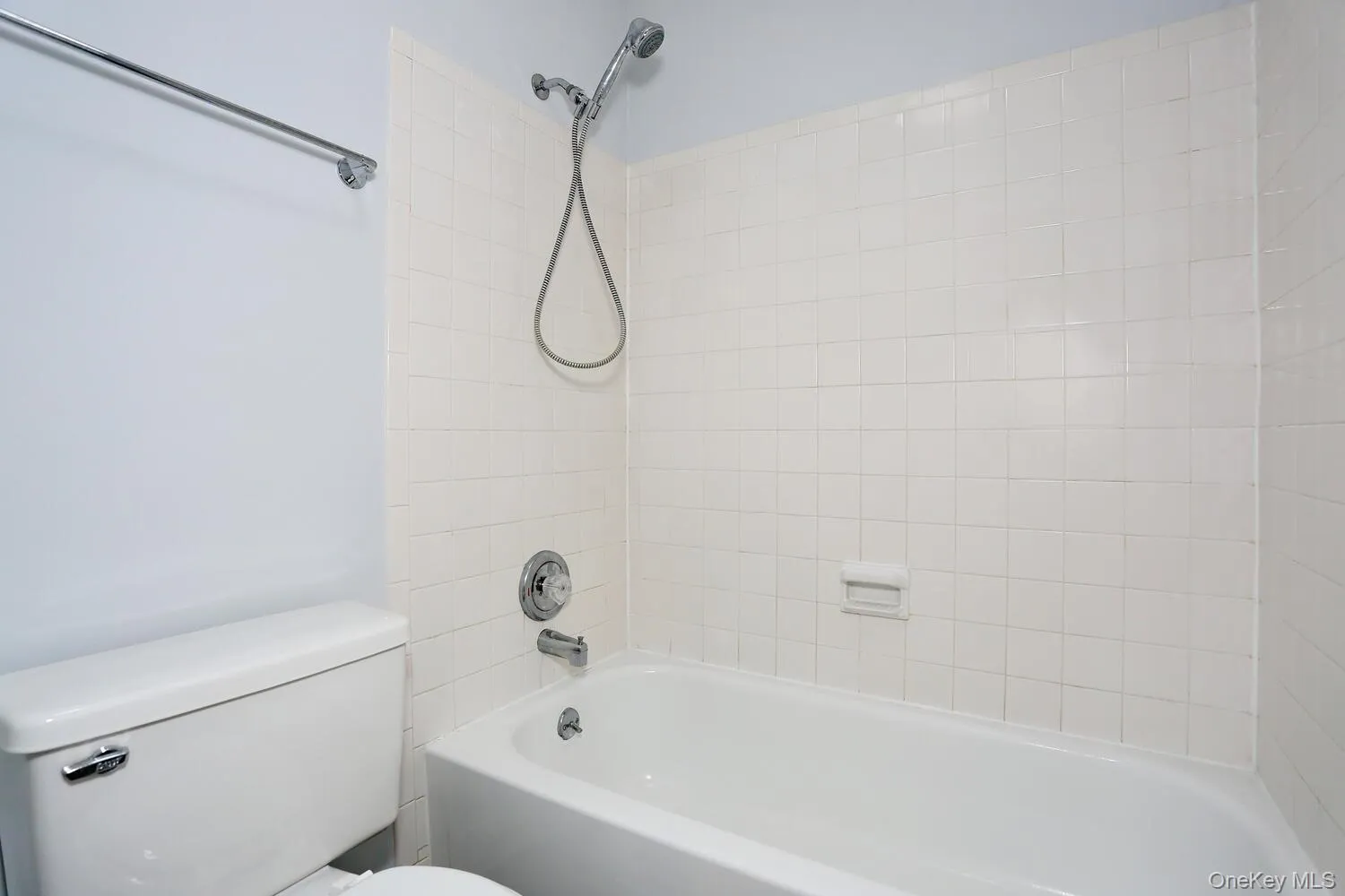 161 Treetop Circle, Clarkstown, NY, 2 Bedrooms Bedrooms, 6 Rooms Rooms,1 BathroomBathrooms,Residential Lease,For Rent,Treetop,0,1051586 161 Treetop Circle, Clarkstown, NY, 2 Bedrooms Bedrooms, 6 Rooms Rooms,1 BathroomBathrooms,Residential Lease,For Rent,Treetop,0,1051586