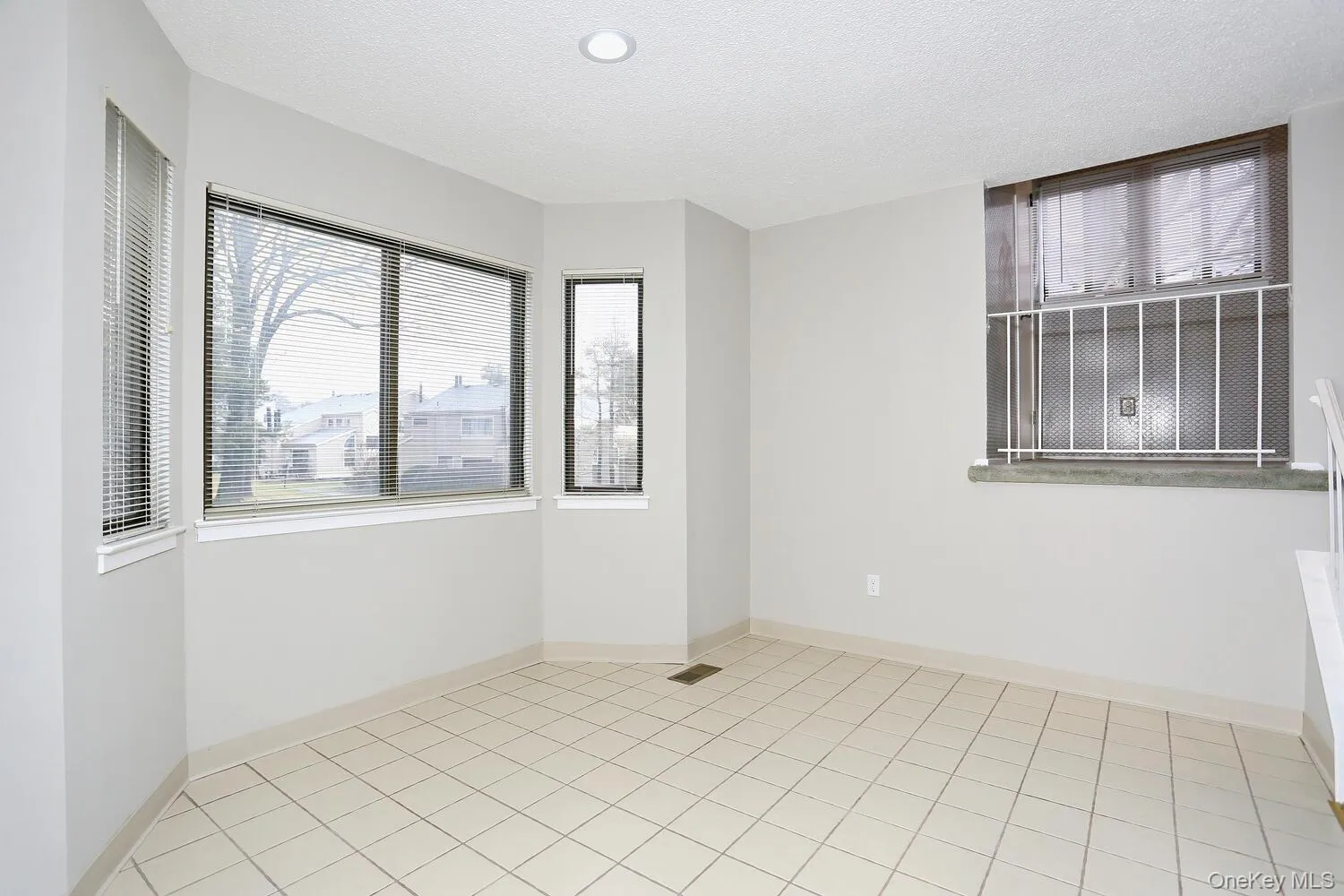 161 Treetop Circle, Clarkstown, NY, 2 Bedrooms Bedrooms, 6 Rooms Rooms,1 BathroomBathrooms,Residential Lease,For Rent,Treetop,0,1051586 161 Treetop Circle, Clarkstown, NY, 2 Bedrooms Bedrooms, 6 Rooms Rooms,1 BathroomBathrooms,Residential Lease,For Rent,Treetop,0,1051586