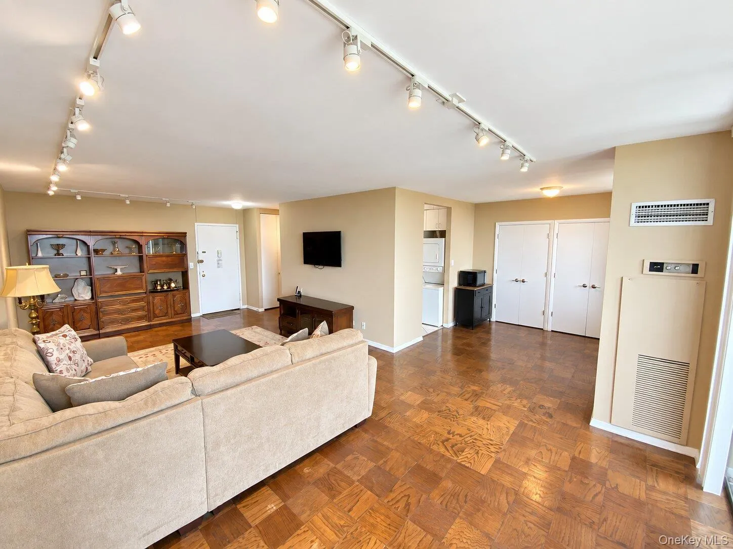 27010 Grand Central Parkway, New York, NY, 1 Bedroom Bedrooms, 5 Rooms Rooms,1 BathroomBathrooms,Residential,For Rent,Grand Central,0,1051590 27010 Grand Central Parkway, New York, NY, 1 Bedroom Bedrooms, 5 Rooms Rooms,1 BathroomBathrooms,Residential,For Rent,Grand Central,0,1051590