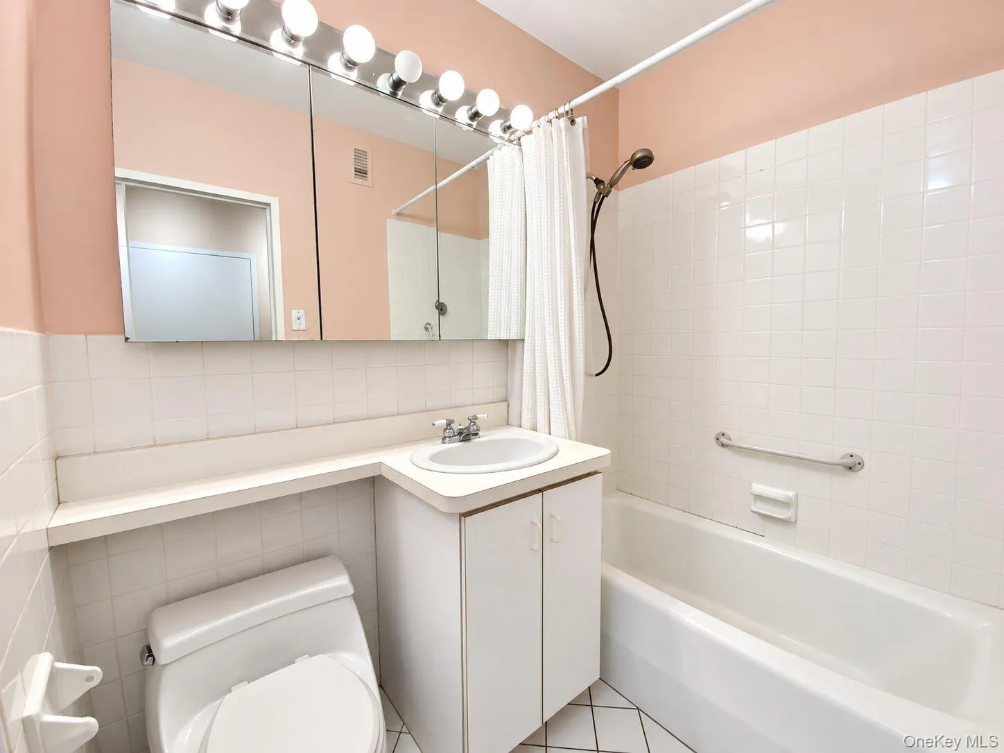 27010 Grand Central Parkway, New York, NY, 1 Bedroom Bedrooms, 5 Rooms Rooms,1 BathroomBathrooms,Residential,For Rent,Grand Central,0,1051590 27010 Grand Central Parkway, New York, NY, 1 Bedroom Bedrooms, 5 Rooms Rooms,1 BathroomBathrooms,Residential,For Rent,Grand Central,0,1051590