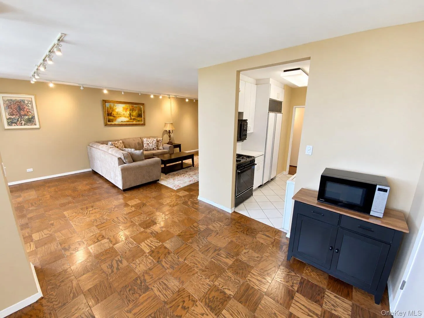 27010 Grand Central Parkway, New York, NY, 1 Bedroom Bedrooms, 5 Rooms Rooms,1 BathroomBathrooms,Residential,For Rent,Grand Central,0,1051590 27010 Grand Central Parkway, New York, NY, 1 Bedroom Bedrooms, 5 Rooms Rooms,1 BathroomBathrooms,Residential,For Rent,Grand Central,0,1051590