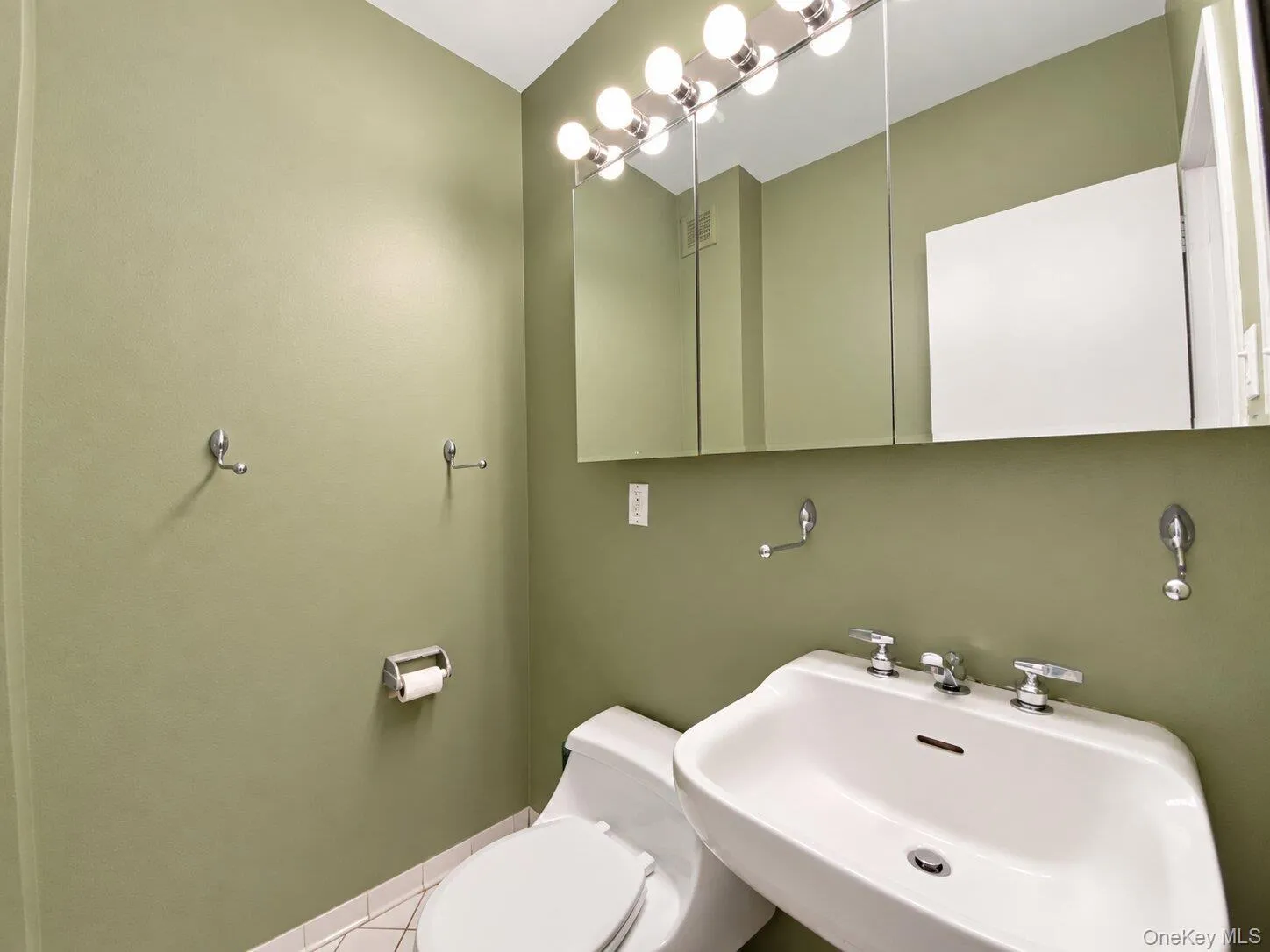 27010 Grand Central Parkway, New York, NY, 1 Bedroom Bedrooms, 5 Rooms Rooms,1 BathroomBathrooms,Residential,For Rent,Grand Central,0,1051590 27010 Grand Central Parkway, New York, NY, 1 Bedroom Bedrooms, 5 Rooms Rooms,1 BathroomBathrooms,Residential,For Rent,Grand Central,0,1051590