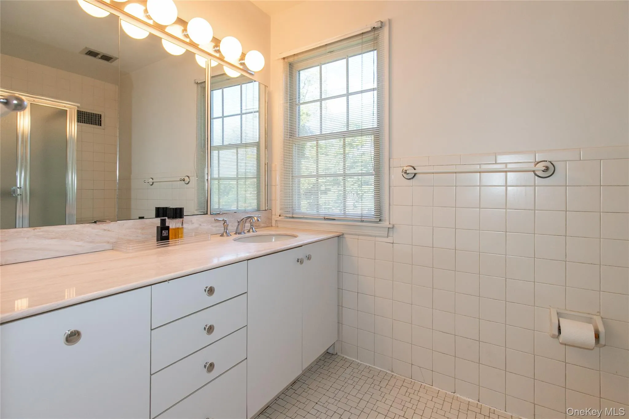 16 Birch Hill Road, North Hempstead, NY, 4 Bedrooms Bedrooms, 8 Rooms Rooms,3 BathroomsBathrooms,Residential,For Rent,Birch Hill,0,1051601 16 Birch Hill Road, North Hempstead, NY, 4 Bedrooms Bedrooms, 8 Rooms Rooms,3 BathroomsBathrooms,Residential,For Rent,Birch Hill,0,1051601
