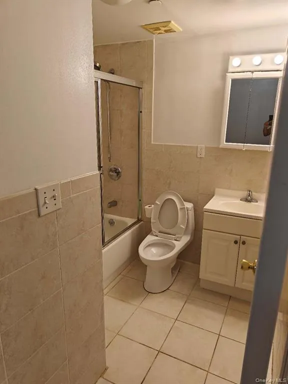 41-38 66th Street, New York, NY, 1 Bedroom Bedrooms, 4 Rooms Rooms,1 BathroomBathrooms,Residential,For Rent,66th,0,1051607 41-38 66th Street, New York, NY, 1 Bedroom Bedrooms, 4 Rooms Rooms,1 BathroomBathrooms,Residential,For Rent,66th,0,1051607