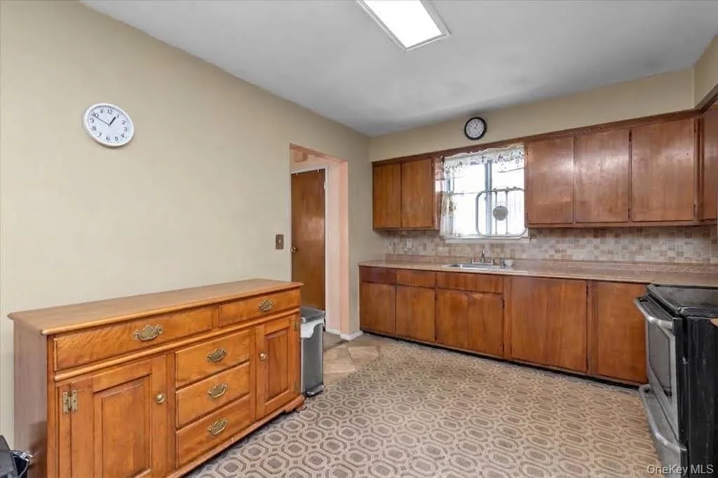 855 Front Street, Hempstead, NY, 6 Bedrooms Bedrooms, 9 Rooms Rooms,2 BathroomsBathrooms,Residential,For Rent,Front,0,1051608 855 Front Street, Hempstead, NY, 6 Bedrooms Bedrooms, 9 Rooms Rooms,2 BathroomsBathrooms,Residential,For Rent,Front,0,1051608