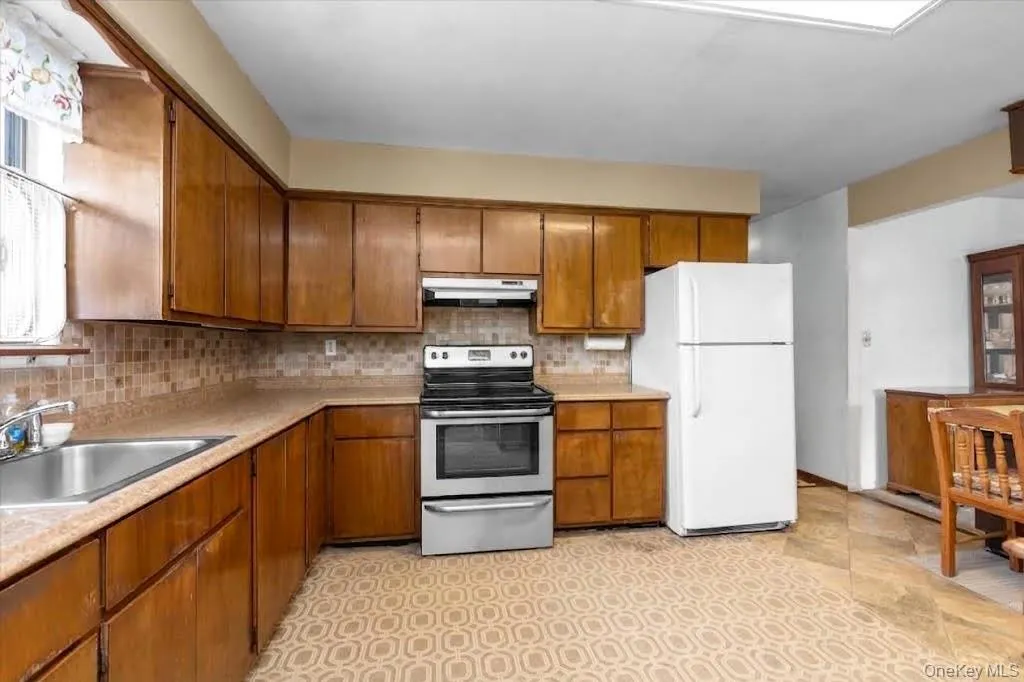 855 Front Street, Hempstead, NY, 6 Bedrooms Bedrooms, 9 Rooms Rooms,2 BathroomsBathrooms,Residential,For Rent,Front,0,1051608 855 Front Street, Hempstead, NY, 6 Bedrooms Bedrooms, 9 Rooms Rooms,2 BathroomsBathrooms,Residential,For Rent,Front,0,1051608