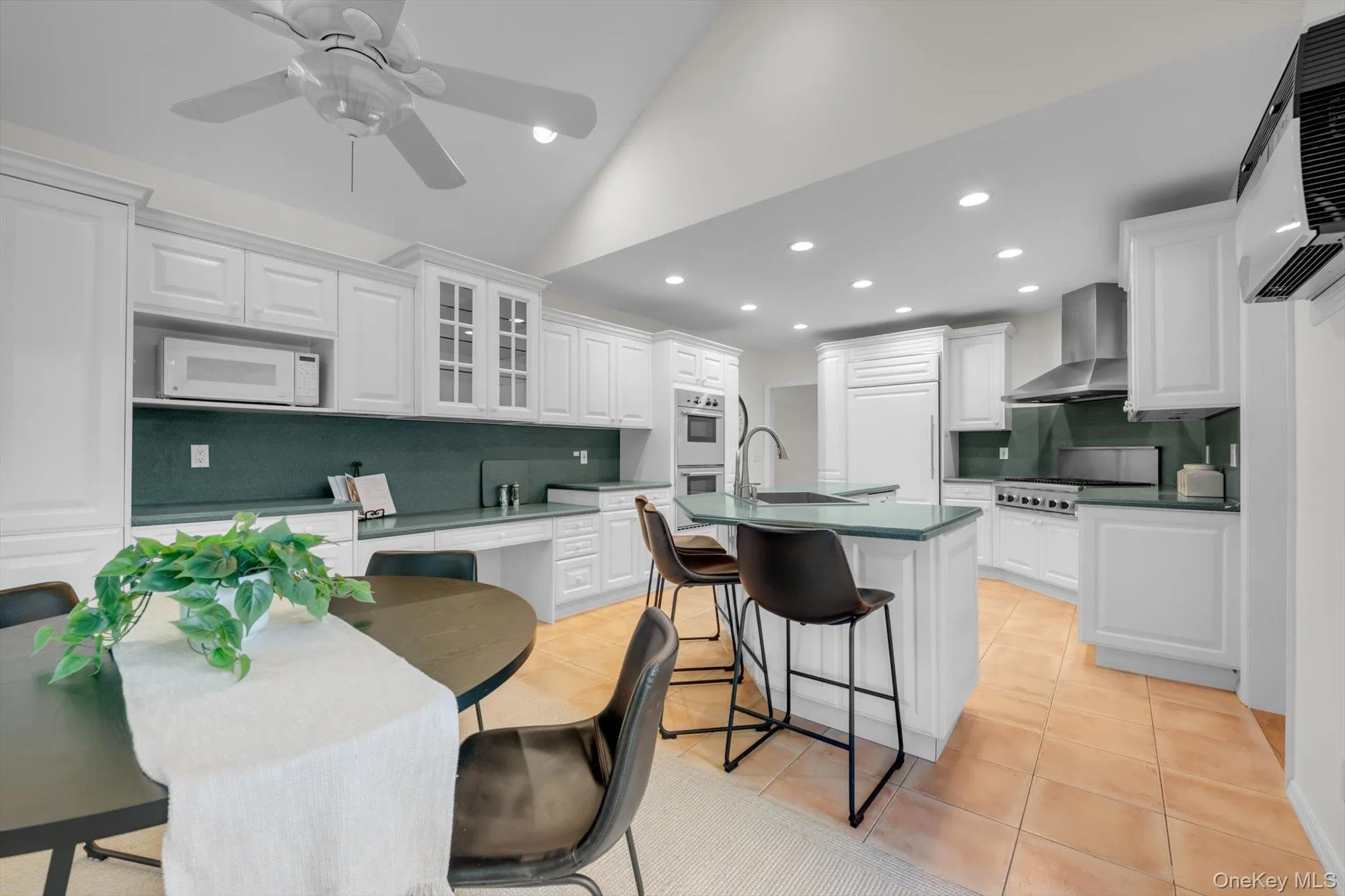 3 South Court, North Hempstead, NY, 4 Bedrooms Bedrooms, 9 Rooms Rooms,2 BathroomsBathrooms,Residential,For Rent,South,0,1051621 3 South Court, North Hempstead, NY, 4 Bedrooms Bedrooms, 9 Rooms Rooms,2 BathroomsBathrooms,Residential,For Rent,South,0,1051621