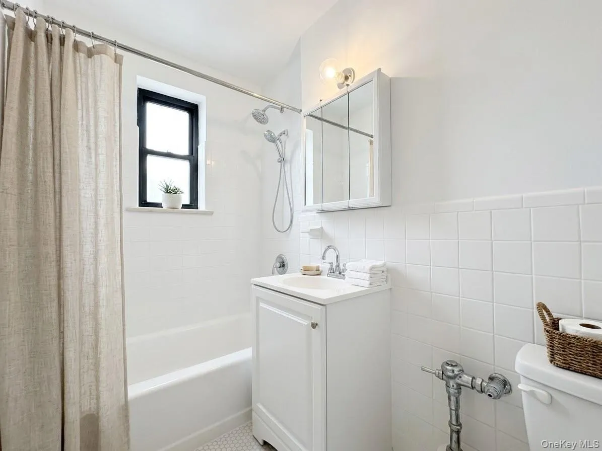 4410 Macnish Street, New York, NY, 1 Bedroom Bedrooms, 3 Rooms Rooms,1 BathroomBathrooms,Residential,For Rent,Macnish,0,1051622 4410 Macnish Street, New York, NY, 1 Bedroom Bedrooms, 3 Rooms Rooms,1 BathroomBathrooms,Residential,For Rent,Macnish,0,1051622