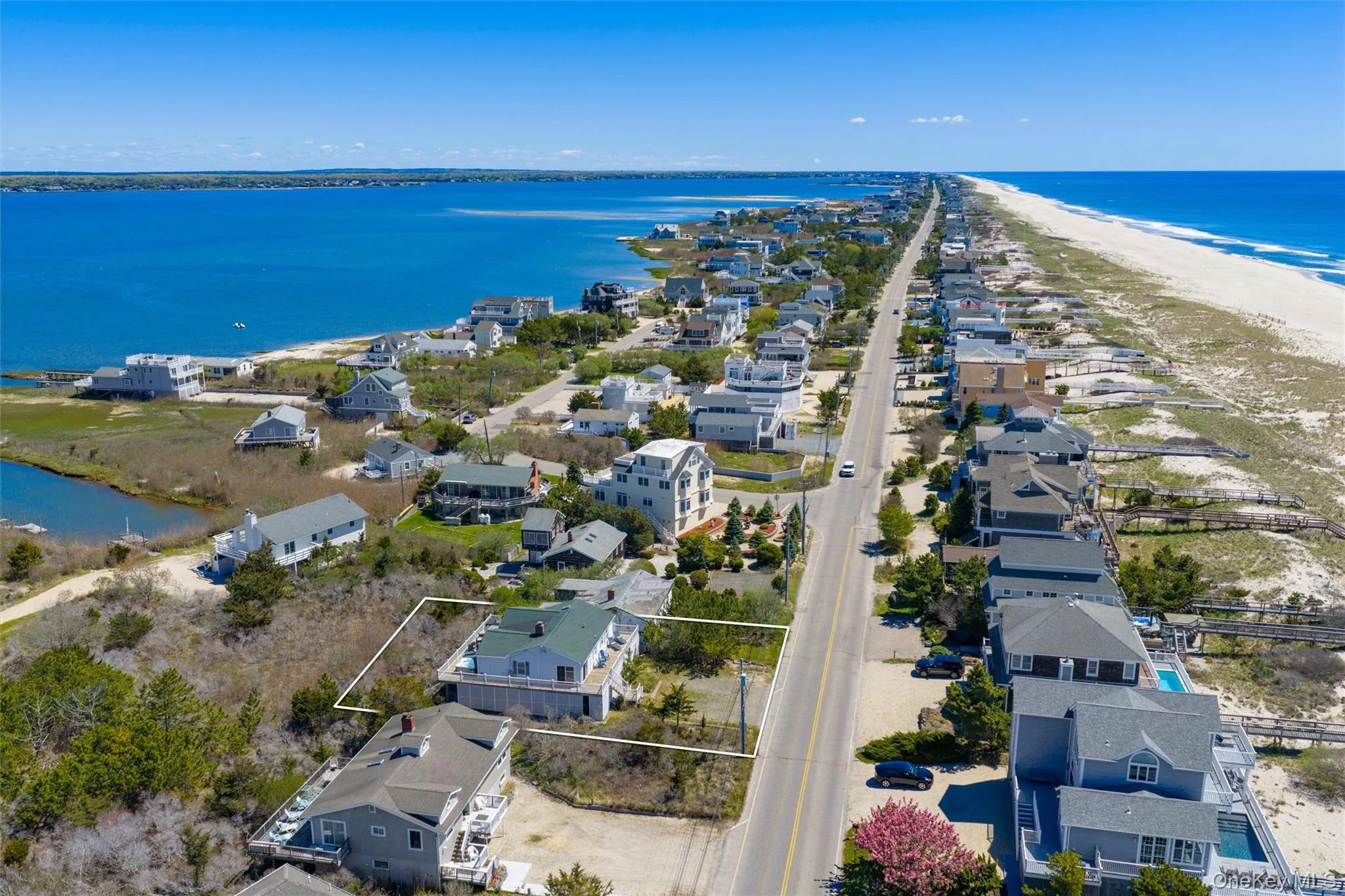 898 Dune Road, Southampton, NY, 3 Bedrooms Bedrooms, 7 Rooms Rooms,1 BathroomBathrooms,Residential,For Rent,Dune,0,1051625 898 Dune Road, Southampton, NY, 3 Bedrooms Bedrooms, 7 Rooms Rooms,1 BathroomBathrooms,Residential,For Rent,Dune,0,1051625