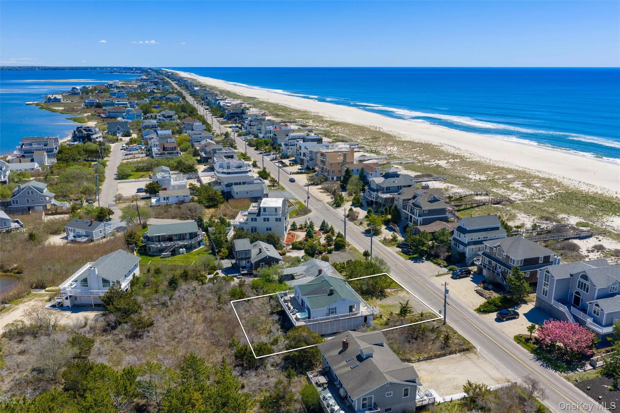 898 Dune Road, Southampton, NY, 3 Bedrooms Bedrooms, 7 Rooms Rooms,1 BathroomBathrooms,Residential,For Rent,Dune,0,1051625 898 Dune Road, Southampton, NY, 3 Bedrooms Bedrooms, 7 Rooms Rooms,1 BathroomBathrooms,Residential,For Rent,Dune,0,1051625