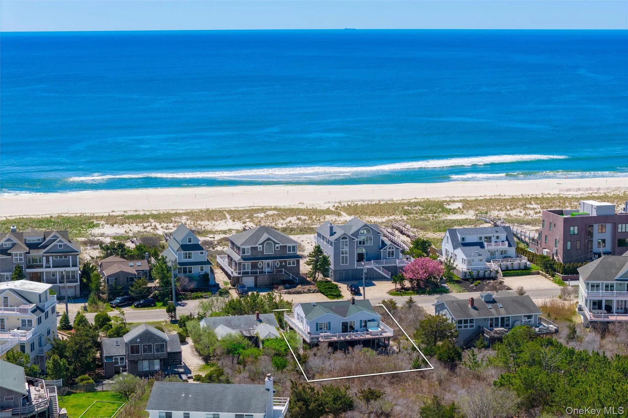 898 Dune Road, Southampton, NY, 3 Bedrooms Bedrooms, 7 Rooms Rooms,1 BathroomBathrooms,Residential,For Rent,Dune,0,1051625 898 Dune Road, Southampton, NY, 3 Bedrooms Bedrooms, 7 Rooms Rooms,1 BathroomBathrooms,Residential,For Rent,Dune,0,1051625