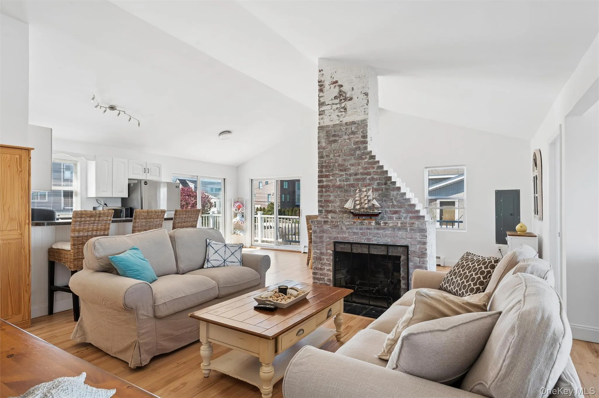 898 Dune Road, Southampton, NY, 3 Bedrooms Bedrooms, 7 Rooms Rooms,1 BathroomBathrooms,Residential,For Rent,Dune,0,1051625 898 Dune Road, Southampton, NY, 3 Bedrooms Bedrooms, 7 Rooms Rooms,1 BathroomBathrooms,Residential,For Rent,Dune,0,1051625