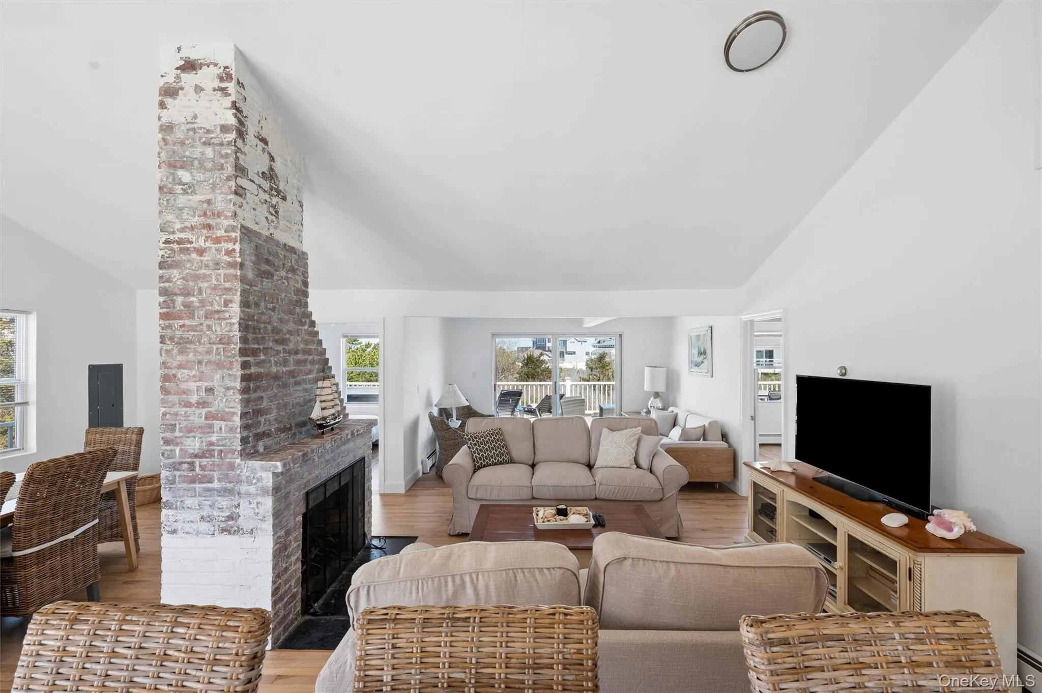 898 Dune Road, Southampton, NY, 3 Bedrooms Bedrooms, 7 Rooms Rooms,1 BathroomBathrooms,Residential,For Rent,Dune,0,1051625 898 Dune Road, Southampton, NY, 3 Bedrooms Bedrooms, 7 Rooms Rooms,1 BathroomBathrooms,Residential,For Rent,Dune,0,1051625