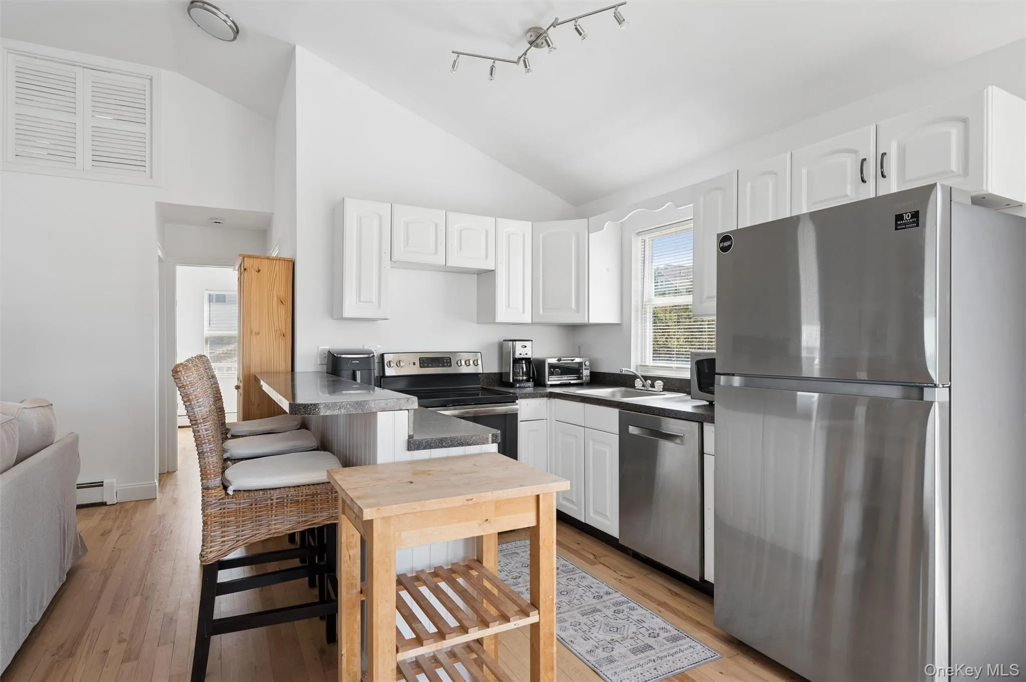 898 Dune Road, Southampton, NY, 3 Bedrooms Bedrooms, 7 Rooms Rooms,1 BathroomBathrooms,Residential,For Rent,Dune,0,1051625 898 Dune Road, Southampton, NY, 3 Bedrooms Bedrooms, 7 Rooms Rooms,1 BathroomBathrooms,Residential,For Rent,Dune,0,1051625