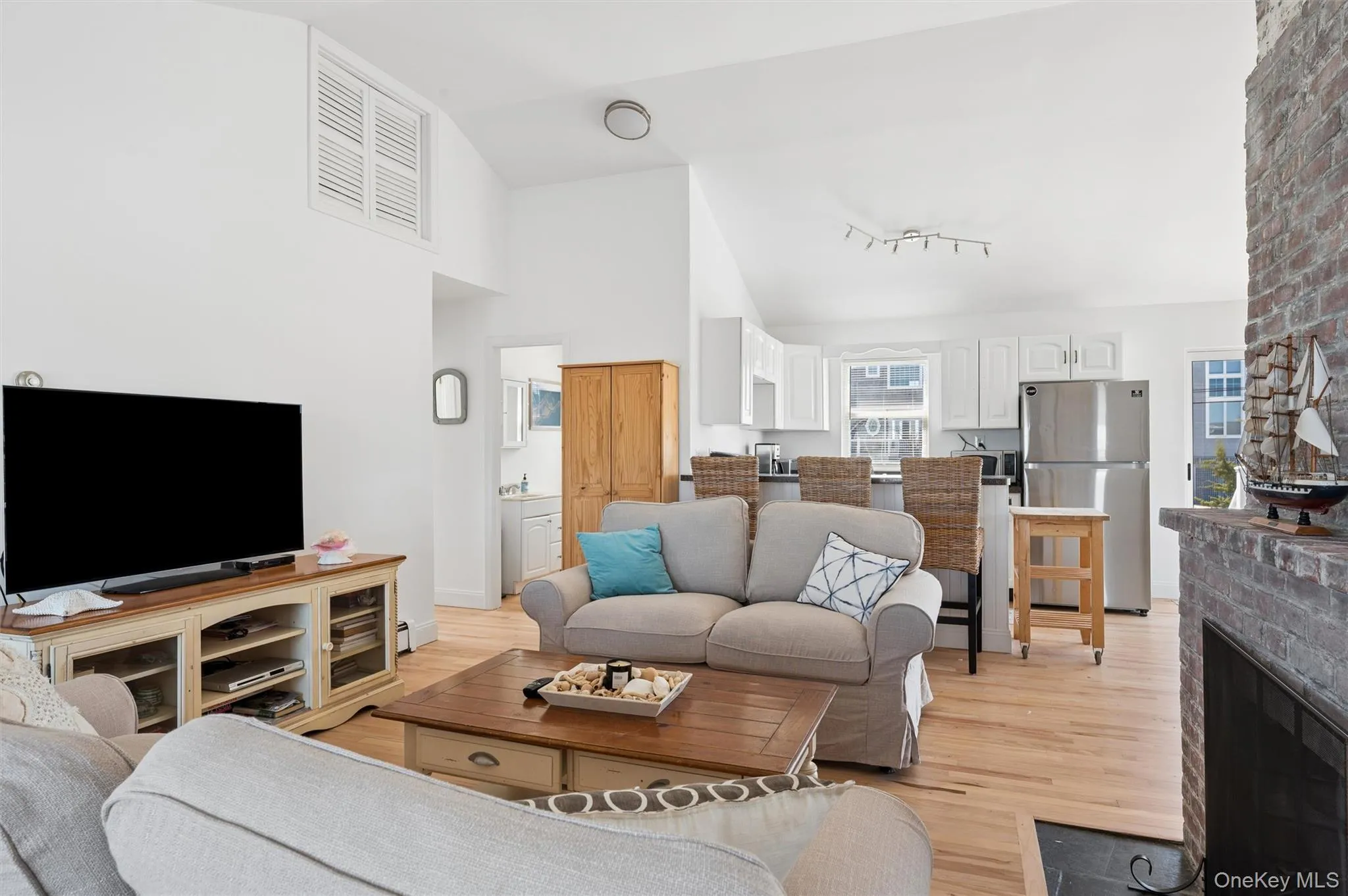 898 Dune Road, Southampton, NY, 3 Bedrooms Bedrooms, 7 Rooms Rooms,1 BathroomBathrooms,Residential,For Rent,Dune,0,1051625 898 Dune Road, Southampton, NY, 3 Bedrooms Bedrooms, 7 Rooms Rooms,1 BathroomBathrooms,Residential,For Rent,Dune,0,1051625