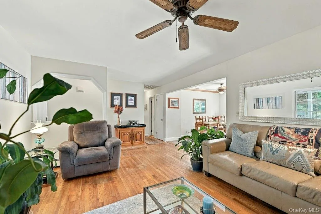 985 Silver Colt Road, Southold, NY, 3 Bedrooms Bedrooms, 6 Rooms Rooms,1 BathroomBathrooms,Residential,For Rent,Silver Colt,0,1051628 985 Silver Colt Road, Southold, NY, 3 Bedrooms Bedrooms, 6 Rooms Rooms,1 BathroomBathrooms,Residential,For Rent,Silver Colt,0,1051628