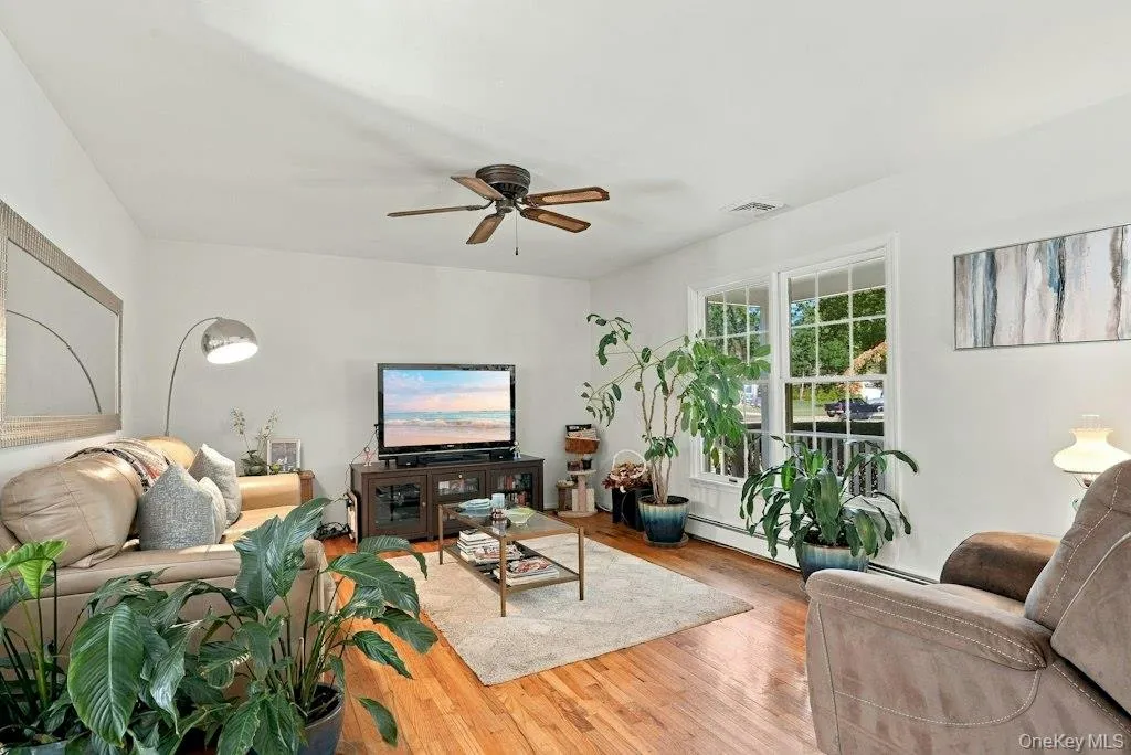 985 Silver Colt Road, Southold, NY, 3 Bedrooms Bedrooms, 6 Rooms Rooms,1 BathroomBathrooms,Residential,For Rent,Silver Colt,0,1051628 985 Silver Colt Road, Southold, NY, 3 Bedrooms Bedrooms, 6 Rooms Rooms,1 BathroomBathrooms,Residential,For Rent,Silver Colt,0,1051628