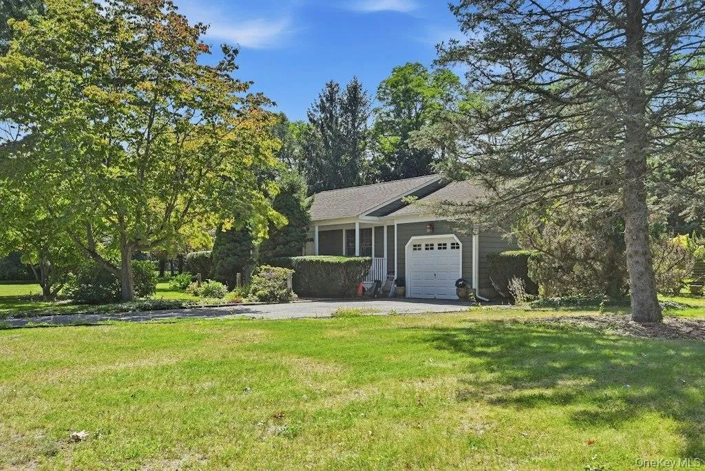 985 Silver Colt Road, Southold, NY, 3 Bedrooms Bedrooms, 6 Rooms Rooms,1 BathroomBathrooms,Residential,For Rent,Silver Colt,0,1051628 985 Silver Colt Road, Southold, NY, 3 Bedrooms Bedrooms, 6 Rooms Rooms,1 BathroomBathrooms,Residential,For Rent,Silver Colt,0,1051628