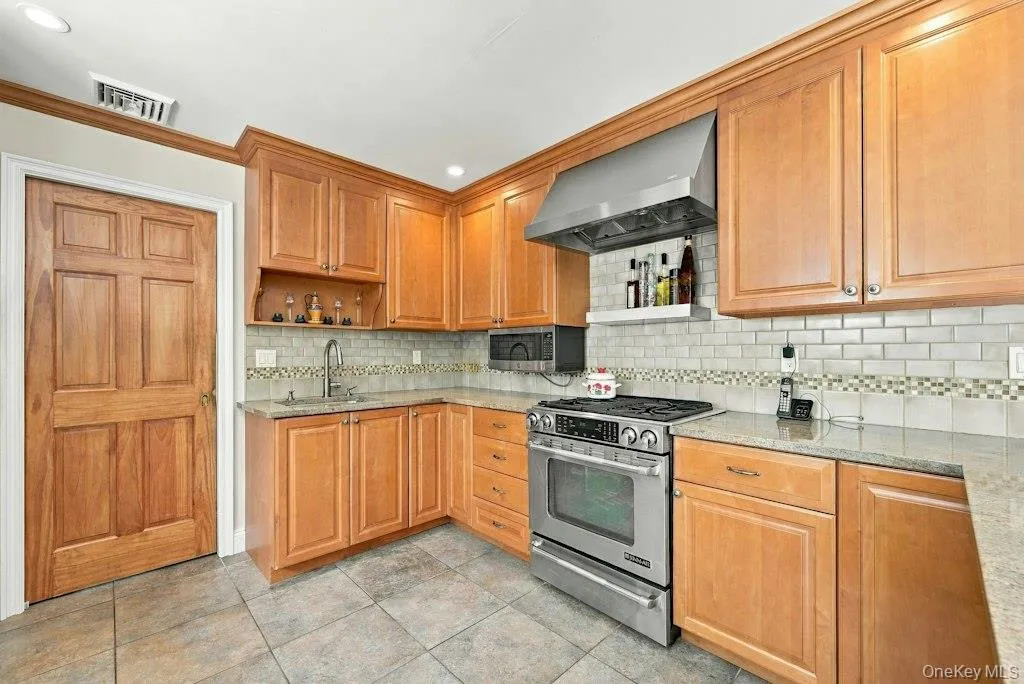 985 Silver Colt Road, Southold, NY, 3 Bedrooms Bedrooms, 6 Rooms Rooms,1 BathroomBathrooms,Residential,For Rent,Silver Colt,0,1051628 985 Silver Colt Road, Southold, NY, 3 Bedrooms Bedrooms, 6 Rooms Rooms,1 BathroomBathrooms,Residential,For Rent,Silver Colt,0,1051628
