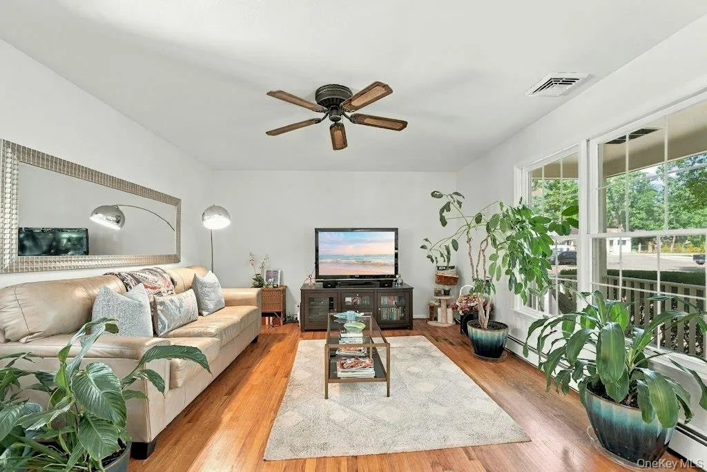 985 Silver Colt Road, Southold, NY, 3 Bedrooms Bedrooms, 6 Rooms Rooms,1 BathroomBathrooms,Residential,For Rent,Silver Colt,0,1051628 985 Silver Colt Road, Southold, NY, 3 Bedrooms Bedrooms, 6 Rooms Rooms,1 BathroomBathrooms,Residential,For Rent,Silver Colt,0,1051628
