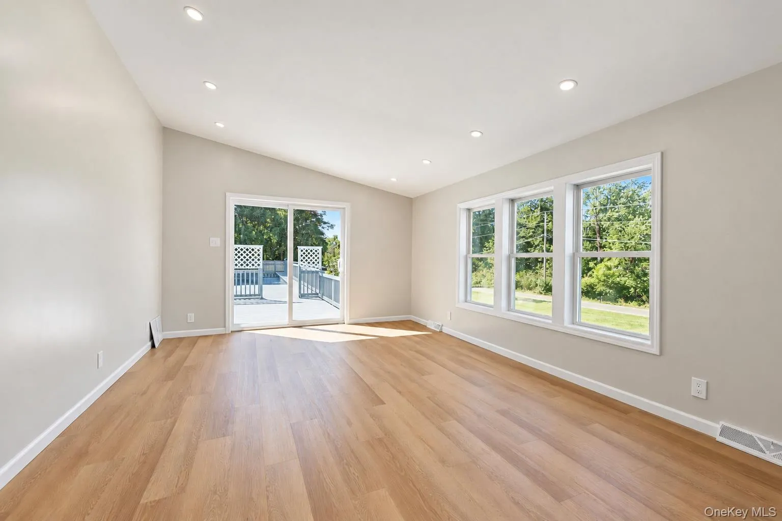 10 Spike Horn Road, Saugerties, NY, 5 Bedrooms Bedrooms, 9 Rooms Rooms,2 BathroomsBathrooms,Residential,For Rent,Spike Horn,0,1051630 10 Spike Horn Road, Saugerties, NY, 5 Bedrooms Bedrooms, 9 Rooms Rooms,2 BathroomsBathrooms,Residential,For Rent,Spike Horn,0,1051630