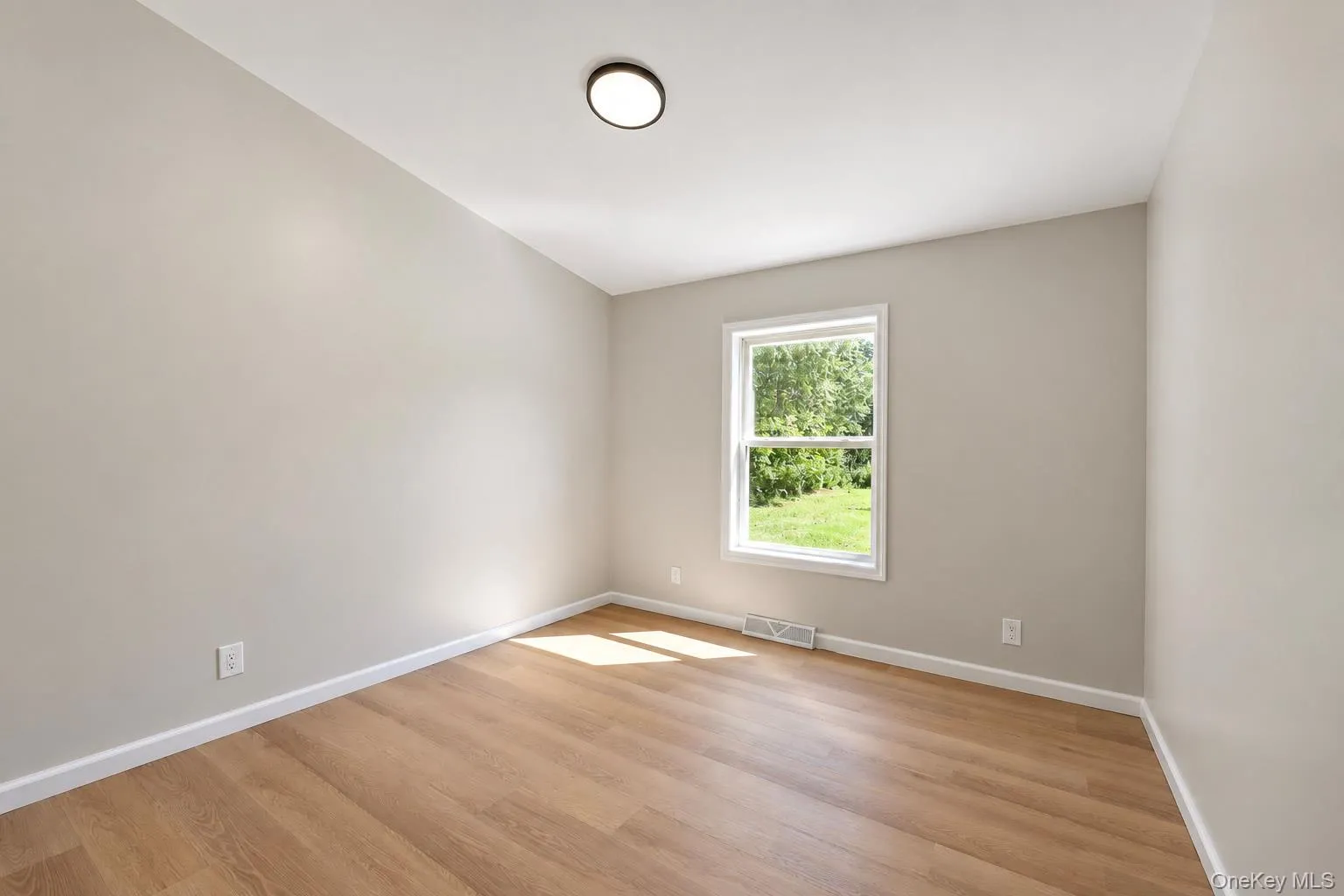 10 Spike Horn Road, Saugerties, NY, 5 Bedrooms Bedrooms, 9 Rooms Rooms,2 BathroomsBathrooms,Residential,For Rent,Spike Horn,0,1051630 10 Spike Horn Road, Saugerties, NY, 5 Bedrooms Bedrooms, 9 Rooms Rooms,2 BathroomsBathrooms,Residential,For Rent,Spike Horn,0,1051630