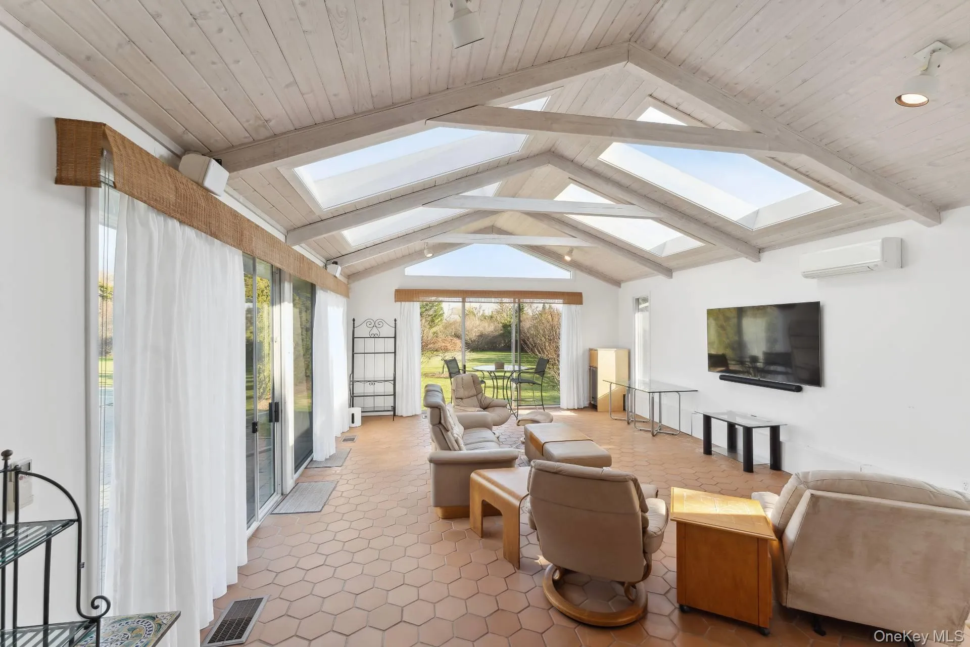 62 Bayfield Lane, Southampton, NY, 3 Bedrooms Bedrooms, 8 Rooms Rooms,3 BathroomsBathrooms,Residential Lease,For Rent,Bayfield,0,1051638 62 Bayfield Lane, Southampton, NY, 3 Bedrooms Bedrooms, 8 Rooms Rooms,3 BathroomsBathrooms,Residential Lease,For Rent,Bayfield,0,1051638